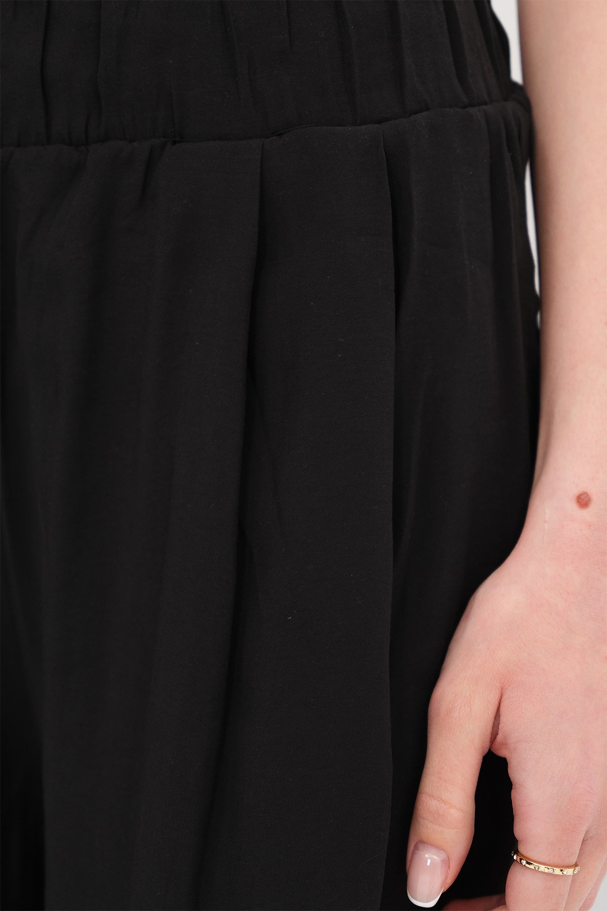 Black_Elastic-Wide-Leg-Trousers-addax