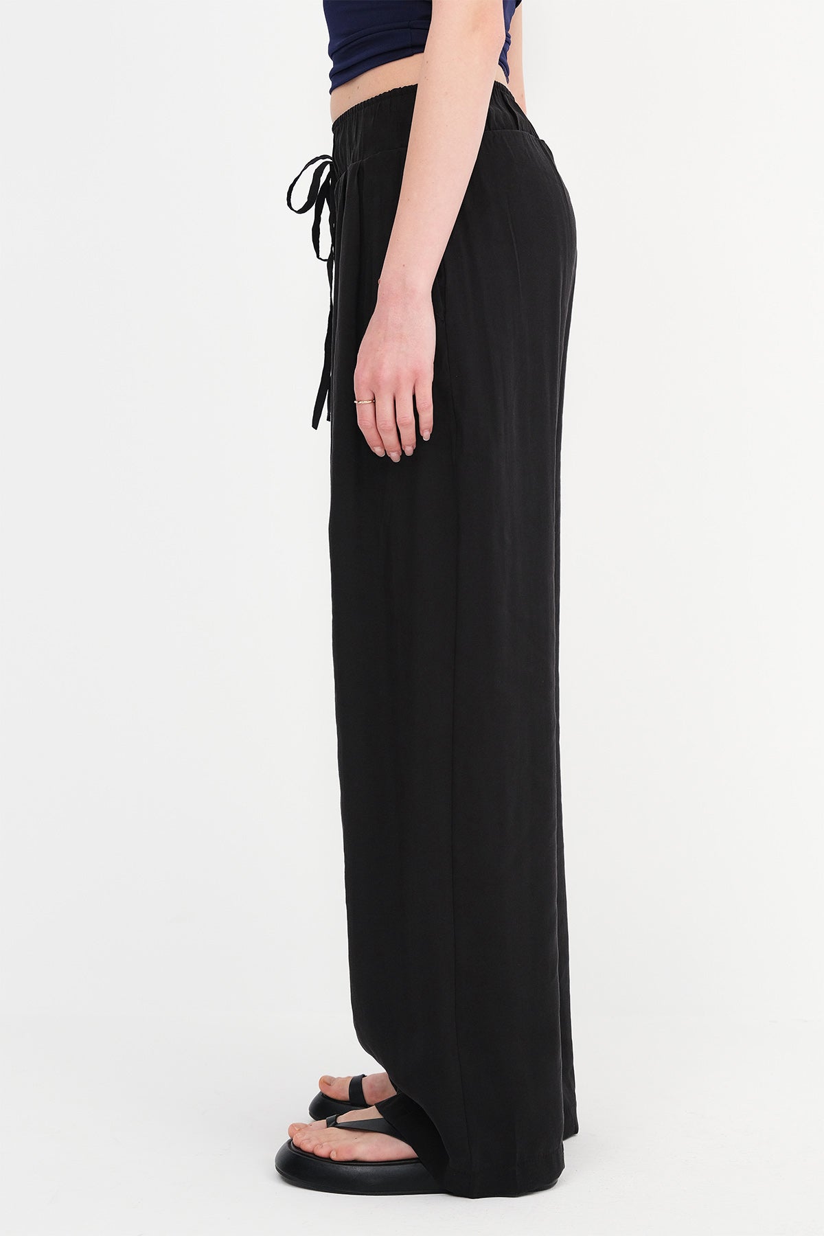 Black_Elastic-Wide-Leg-Trousers-addax