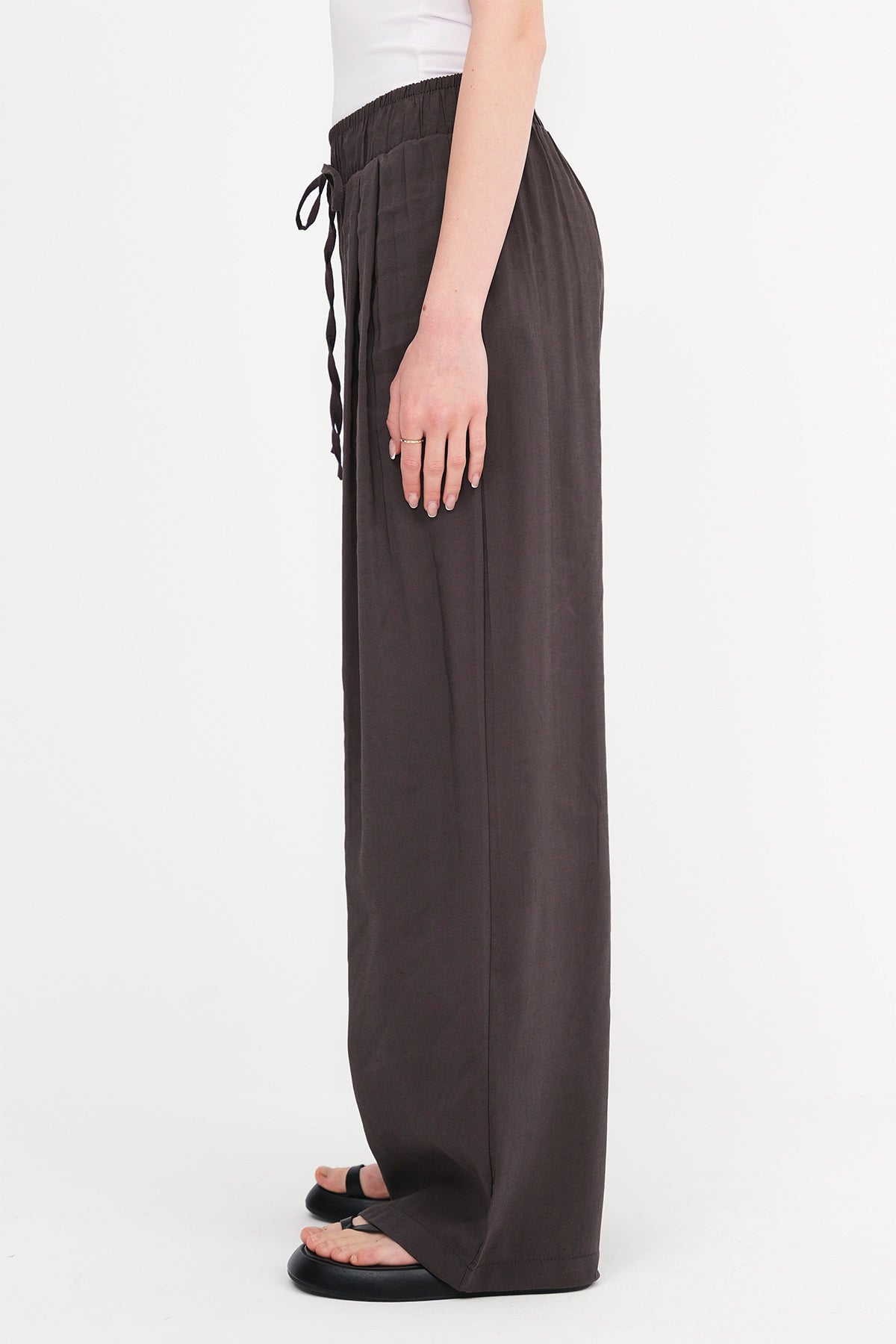 Brown_Elastic-Wide-Leg-Trousers-addax