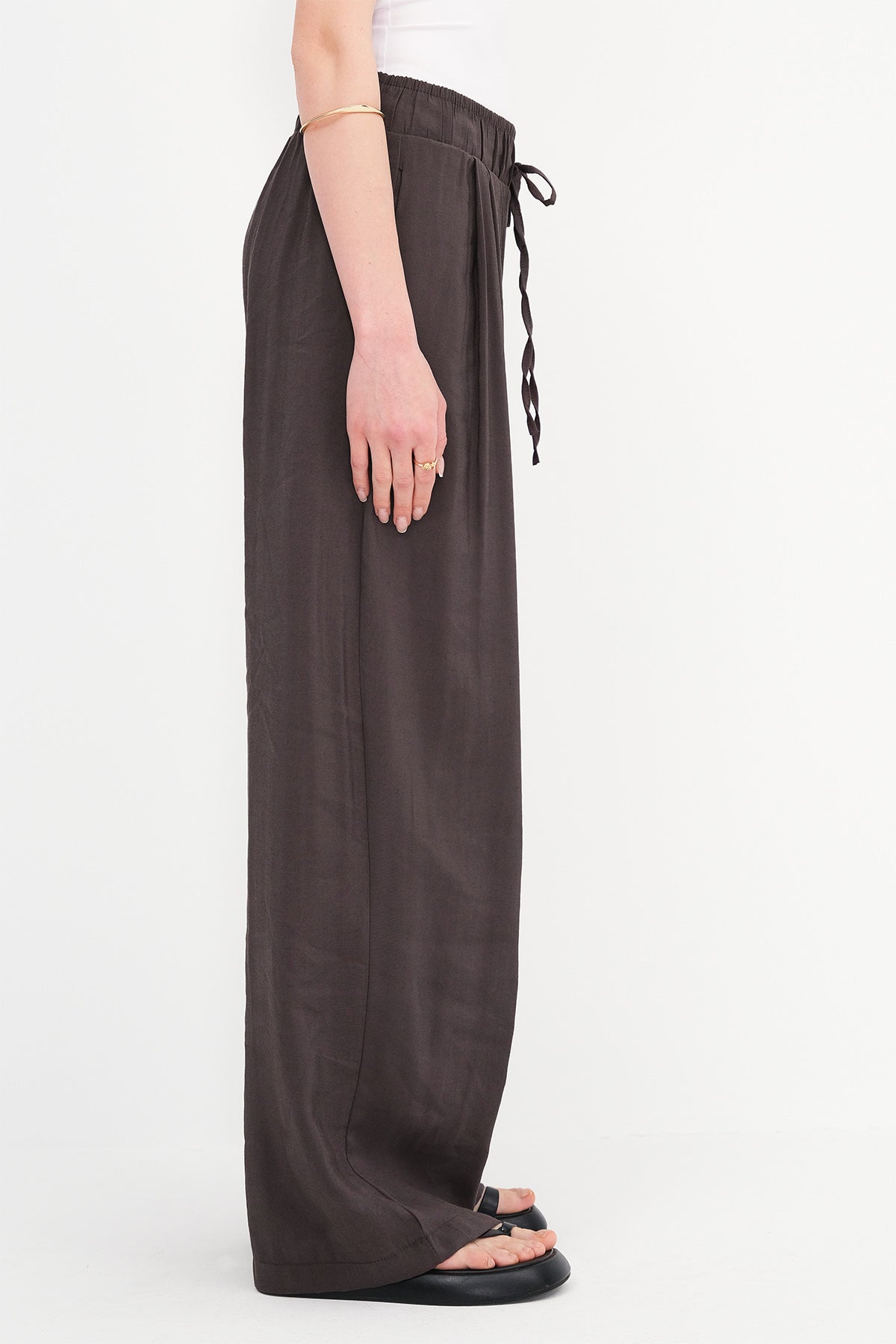 Brown_Elastic-Wide-Leg-Trousers-addax