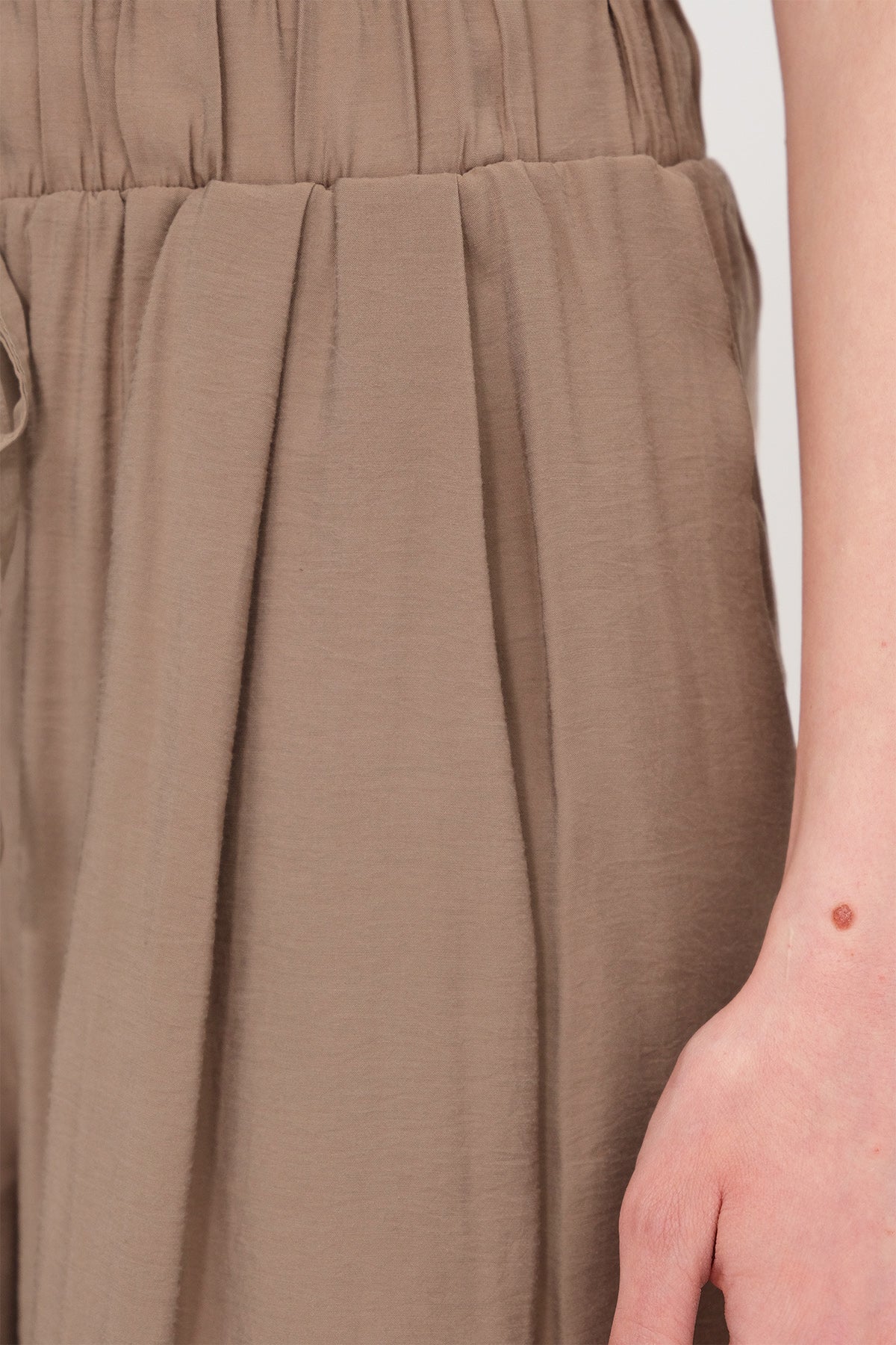 Mink_Elastic-Wide-Leg-Trousers-addax