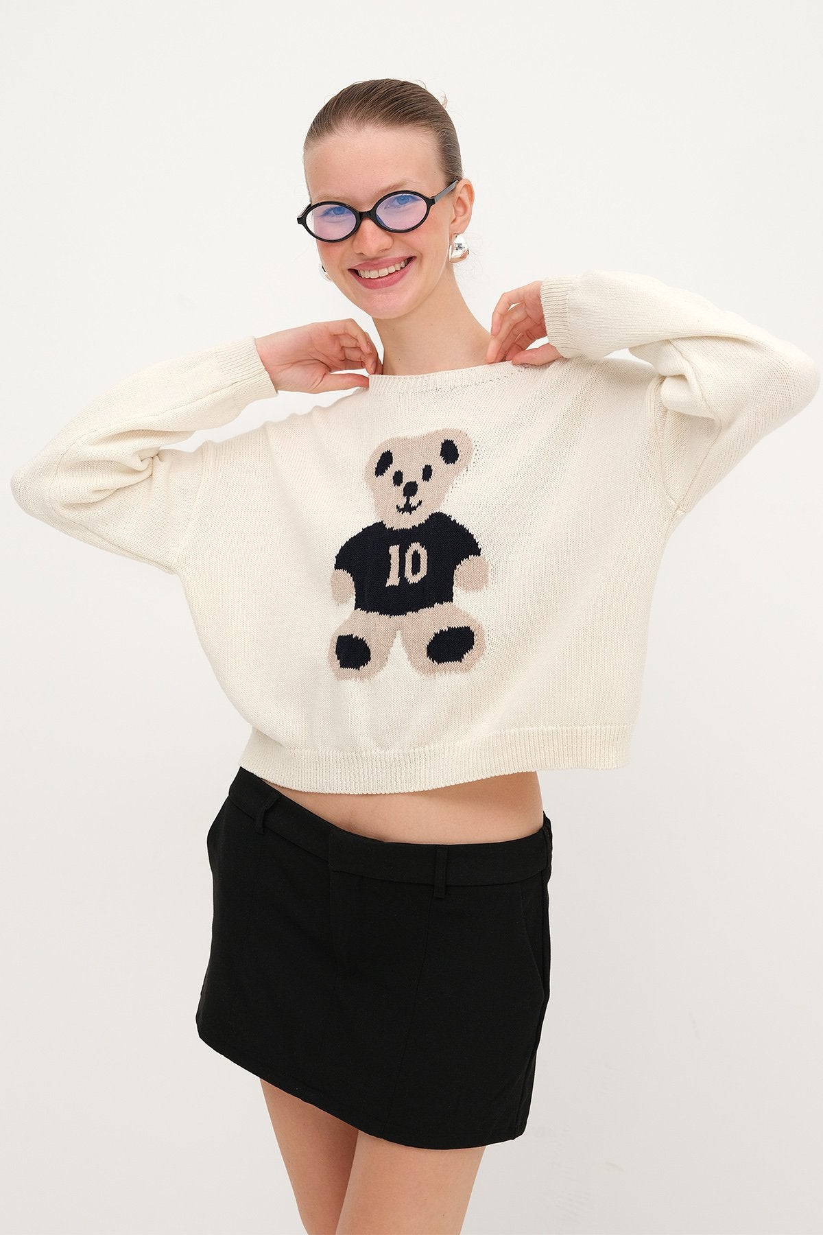 Stone_Bear-Pattern-Knit-Sweater-addax