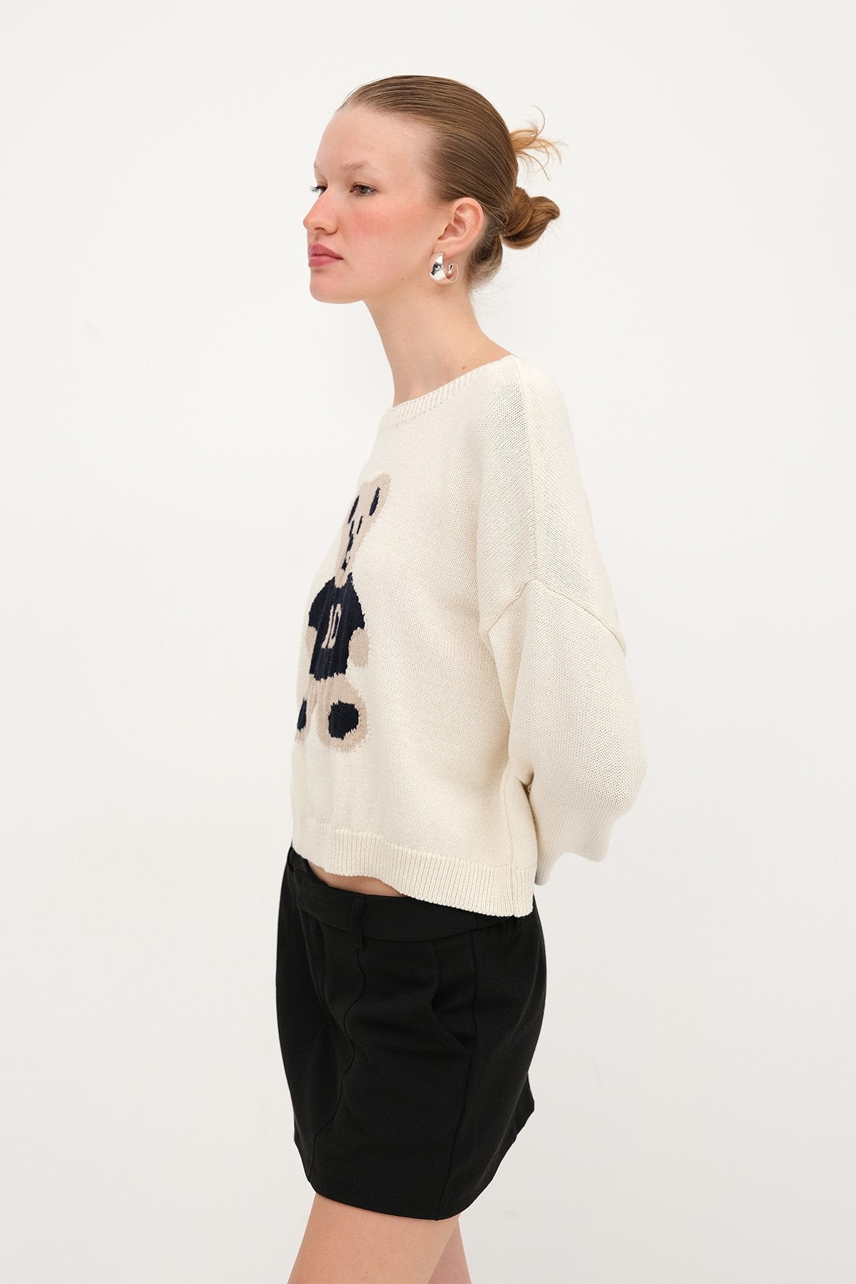 Stone_Bear-Pattern-Knit-Sweater-addax