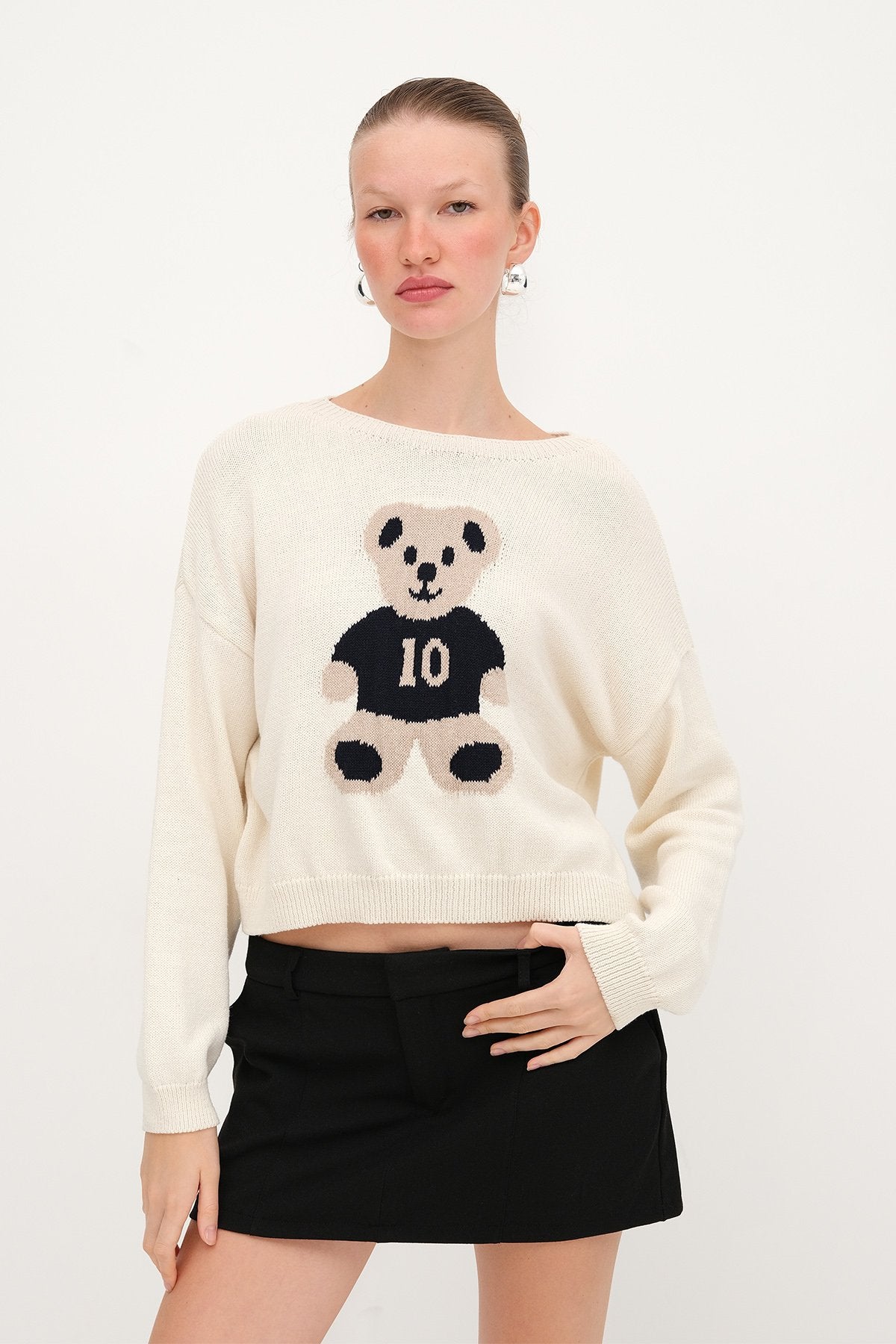 Stone_Bear-Pattern-Knit-Sweater-addax