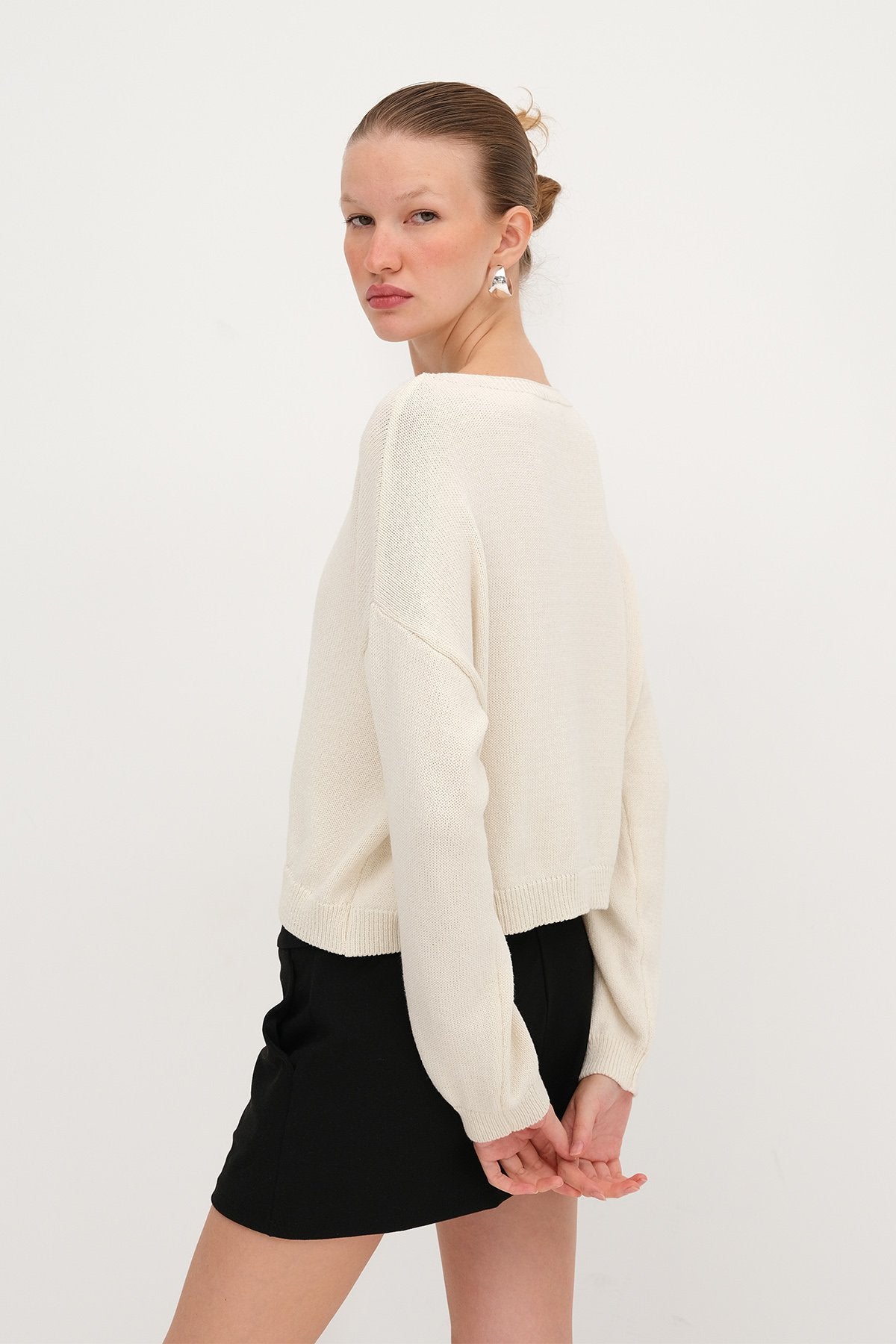 Stone_Bear-Pattern-Knit-Sweater-addax
