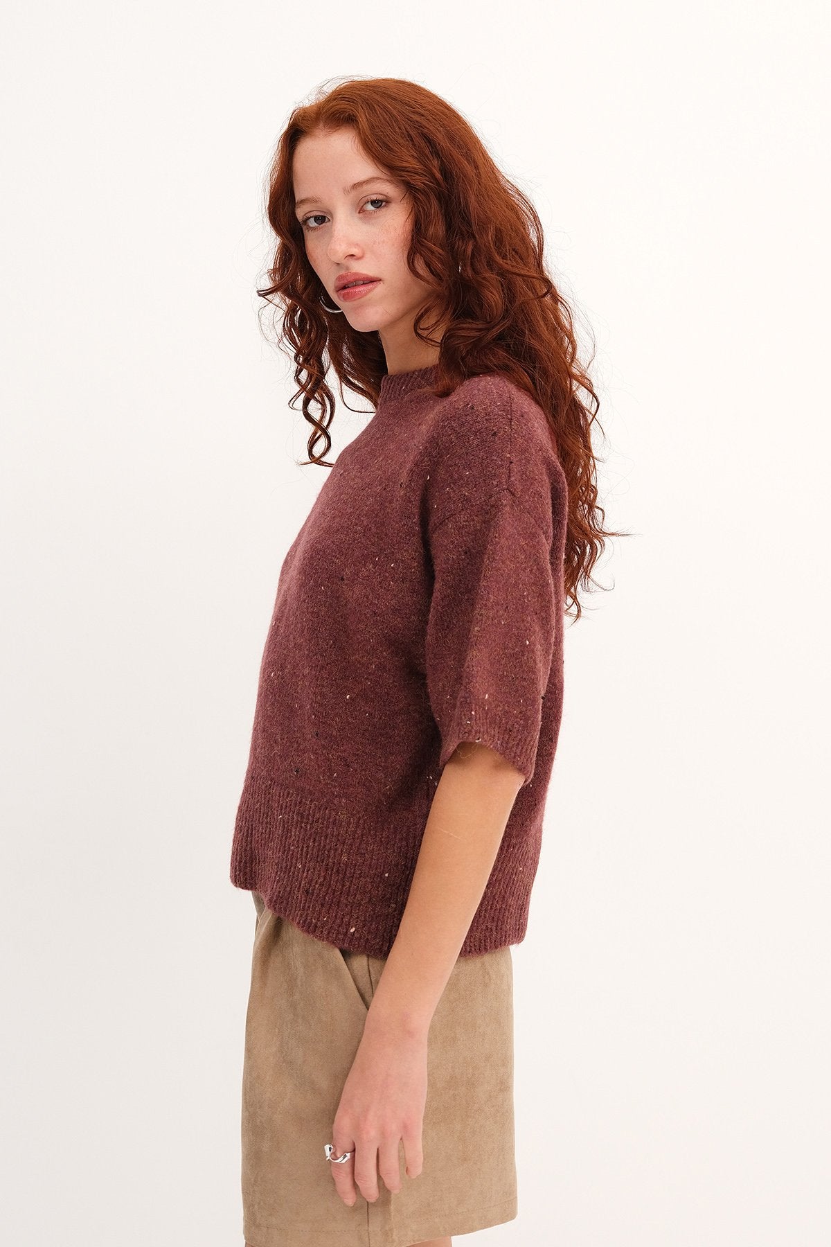 Light-Burgundy_Crew-Neck-Nep-Yarn-Knit-Sweater-addax