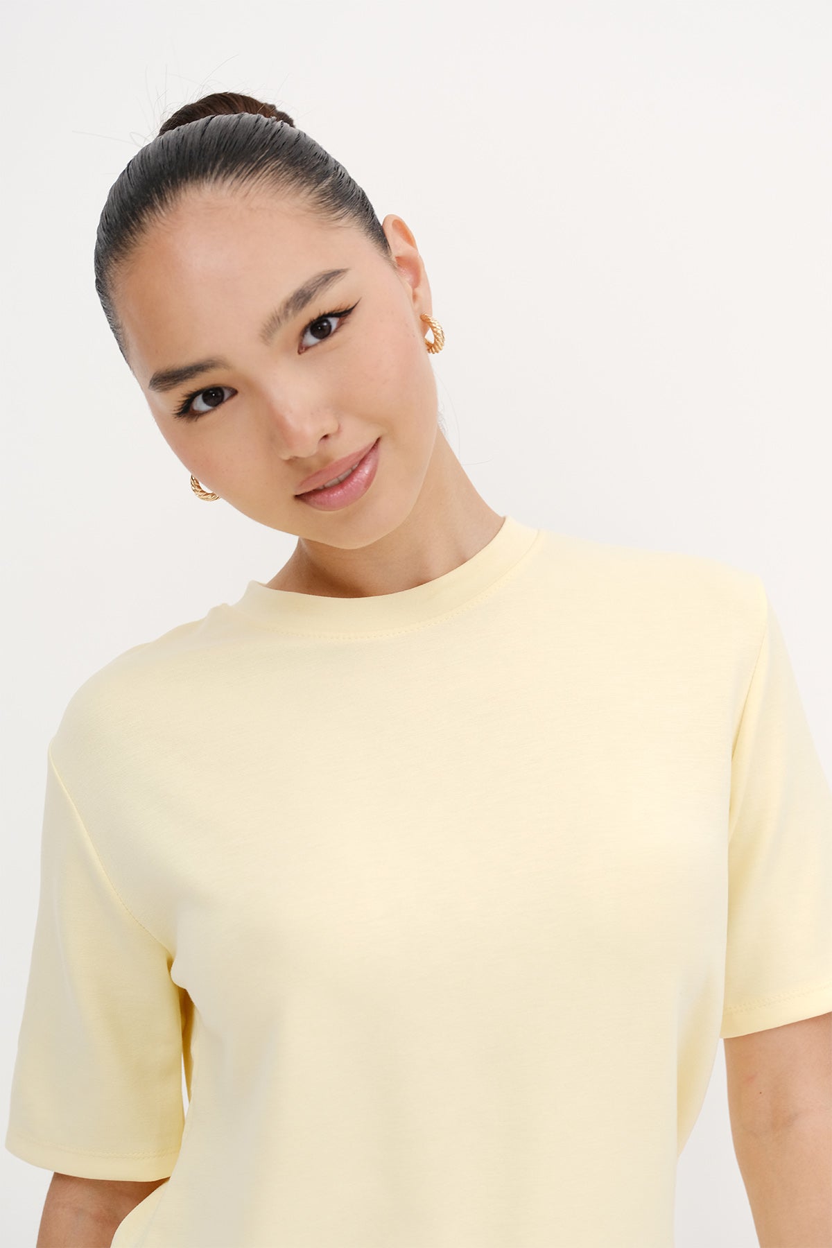 Light-Yellow_Basic-Modal-T-shirt-addax