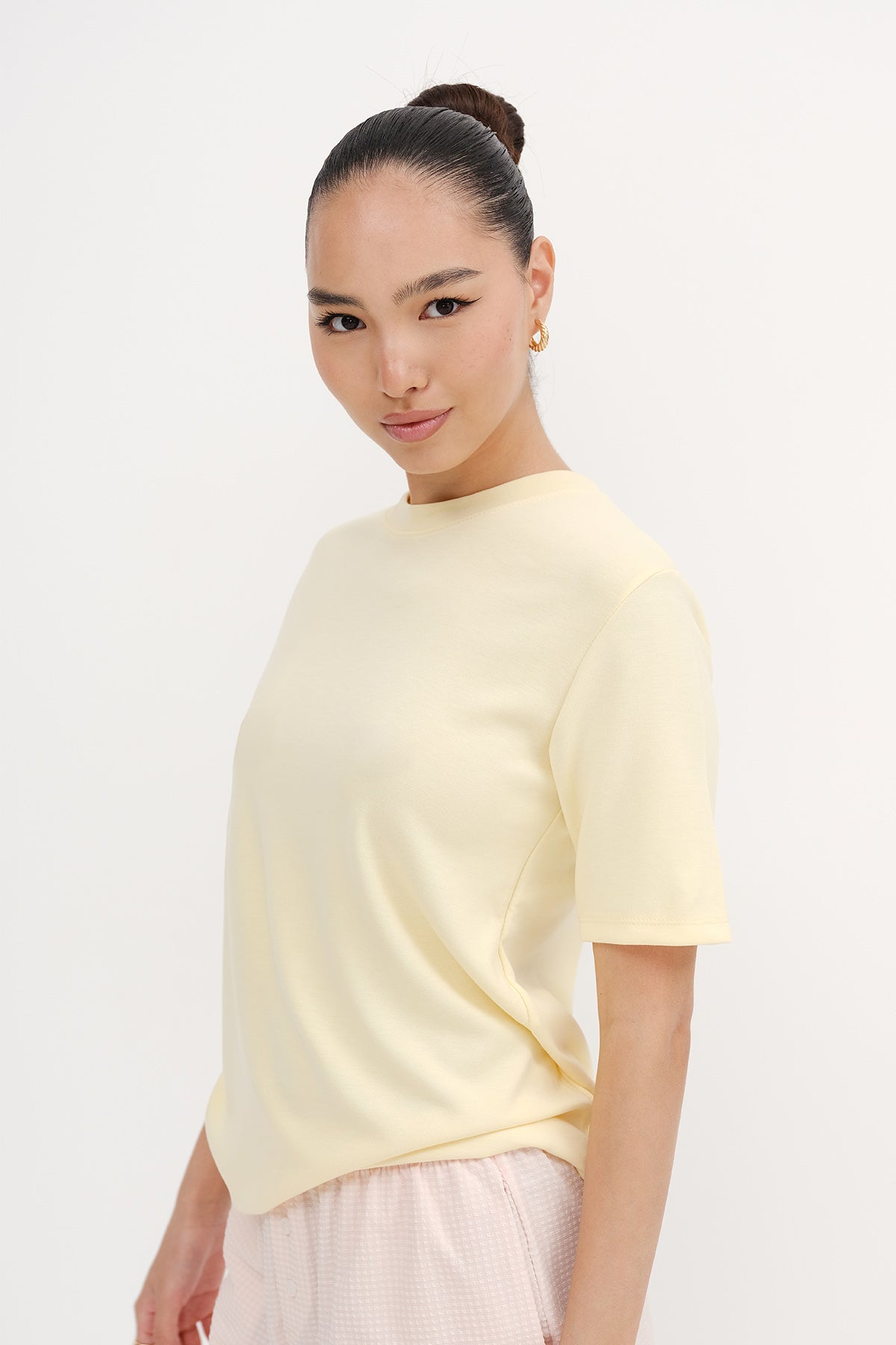 Light-Yellow_Basic-Modal-T-shirt-addax