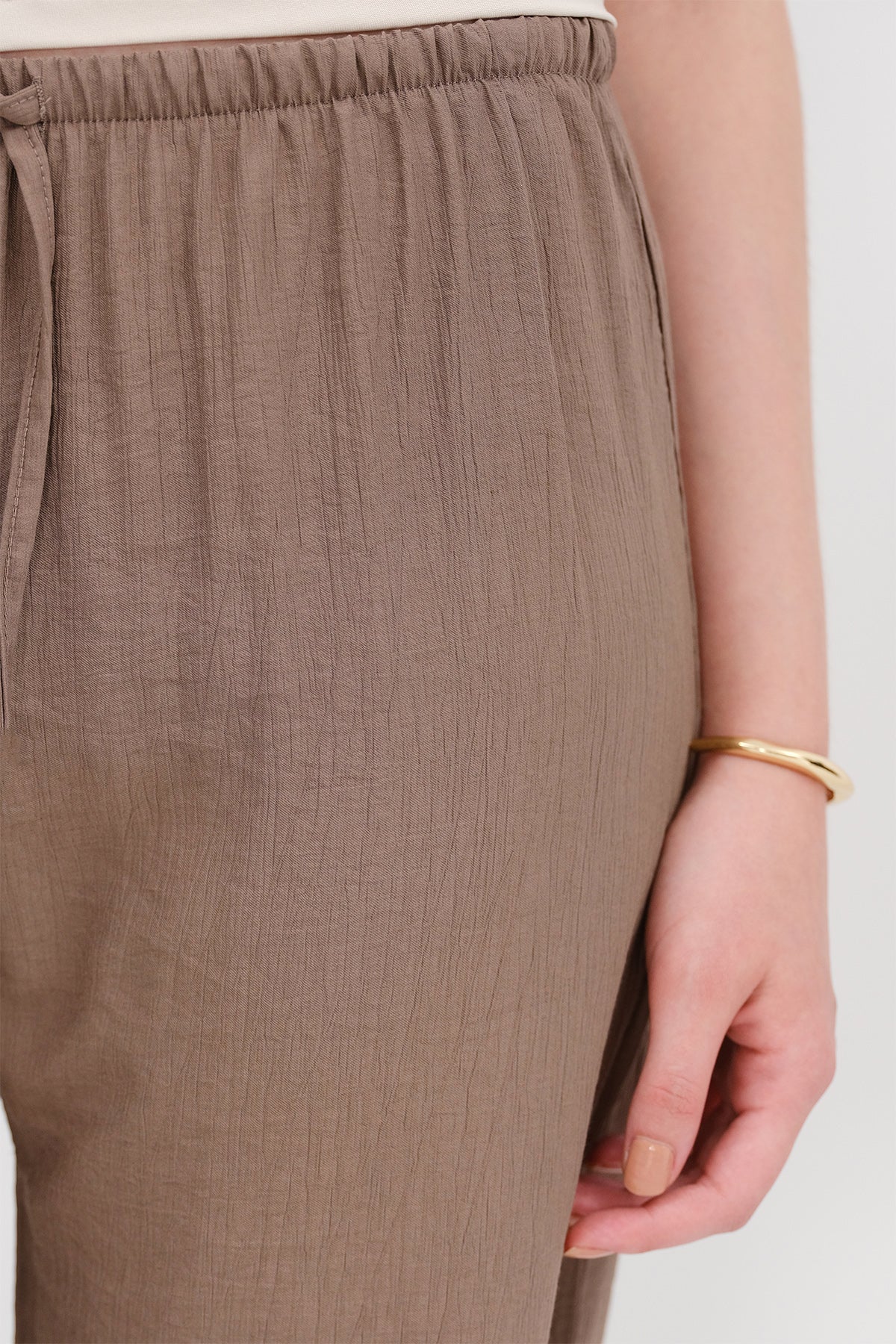 Soft-Brown_Wide-Leg-Trousers-with-Waist-Rope-Tie-addax