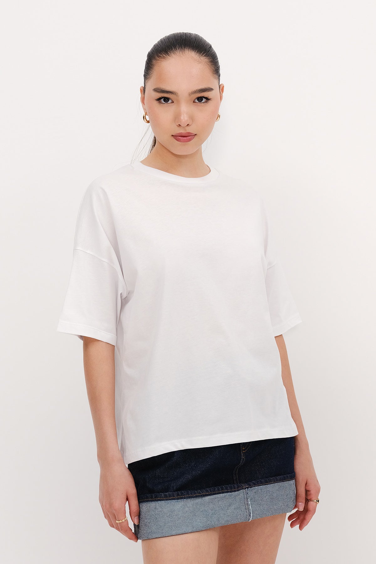 White_Crew-Neck-Basic-T-shirt-addax