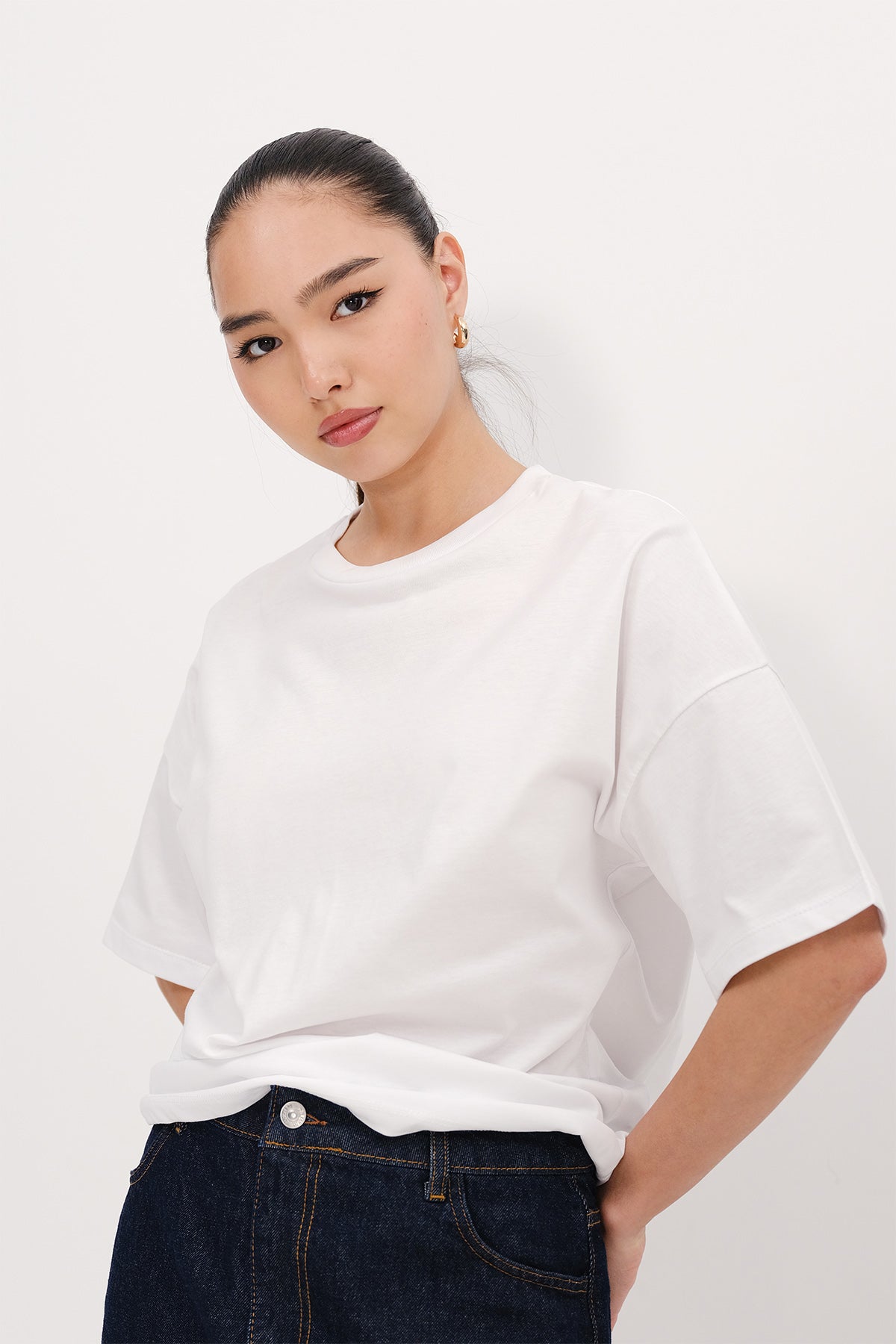 White_Crew-Neck-Basic-T-shirt-addax