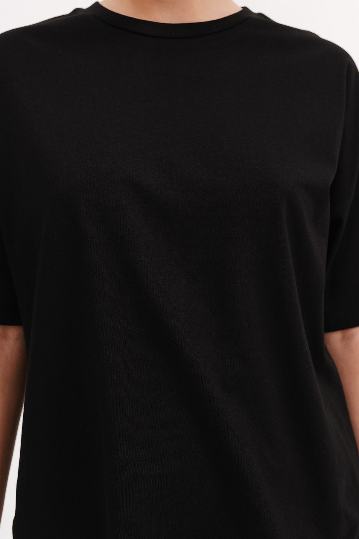 Black_Crew-Neck-Basic-T-shirt-addax