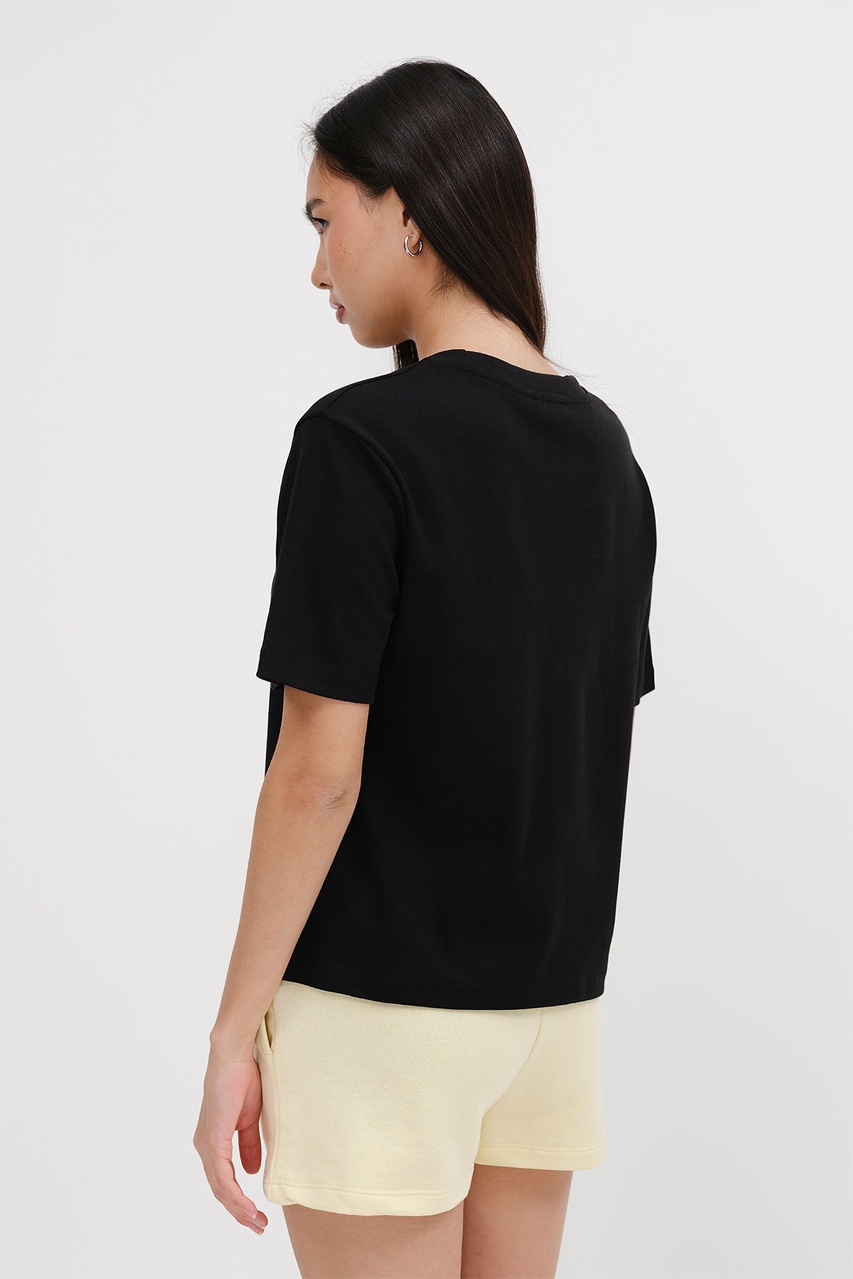 Black_Basic-T-shirt-addax