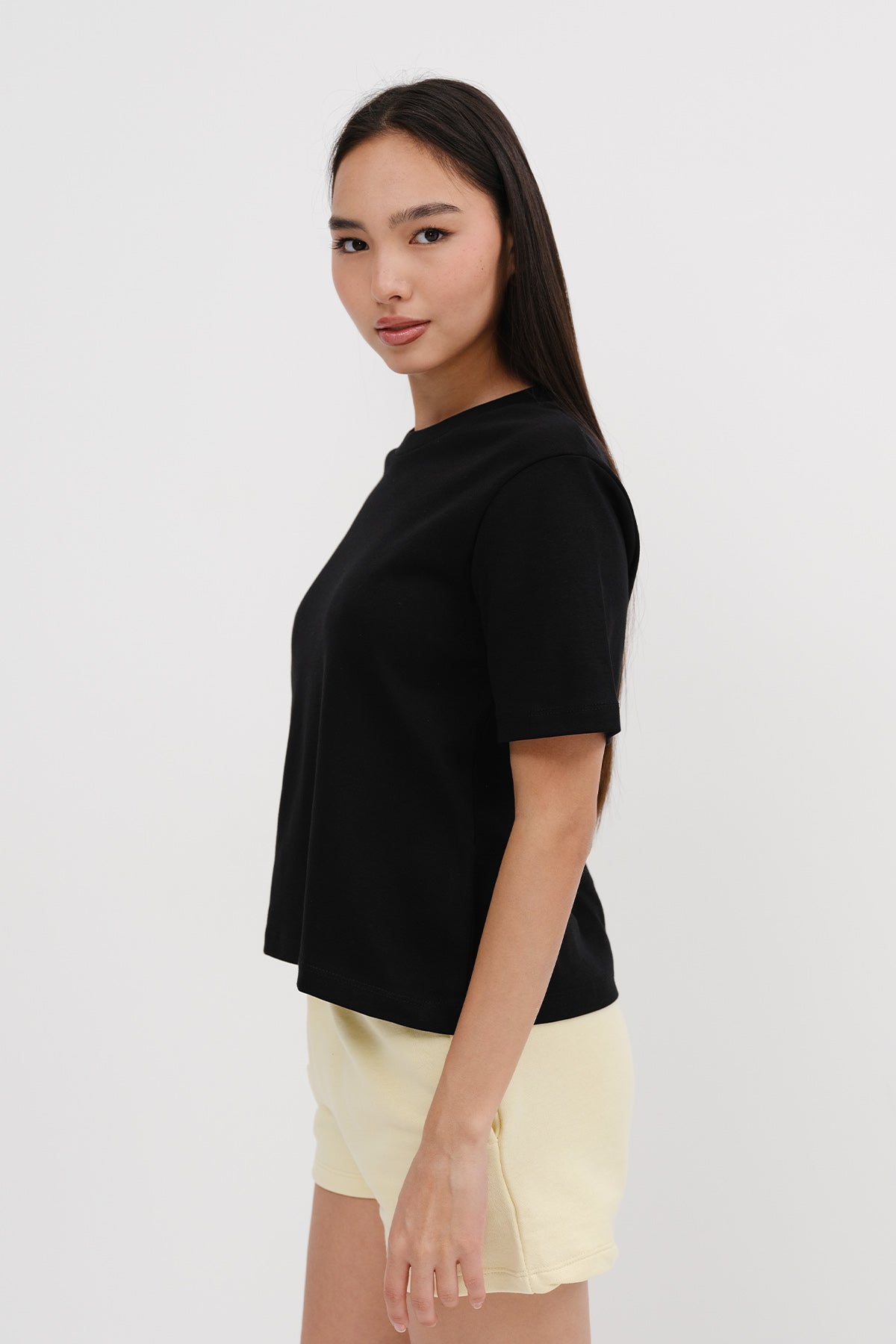 Black_Basic-T-shirt-addax