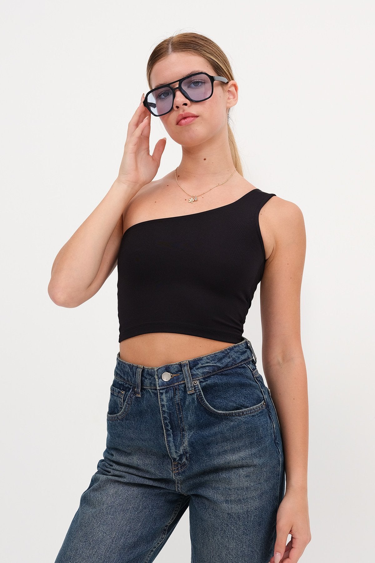 Black_One-Shoulder-Crop-Bustier-addax