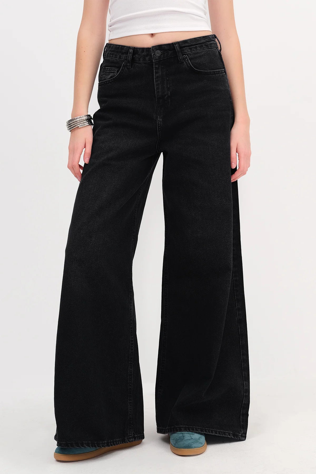 Charcoal_Wide-Leg-Jeans-addax