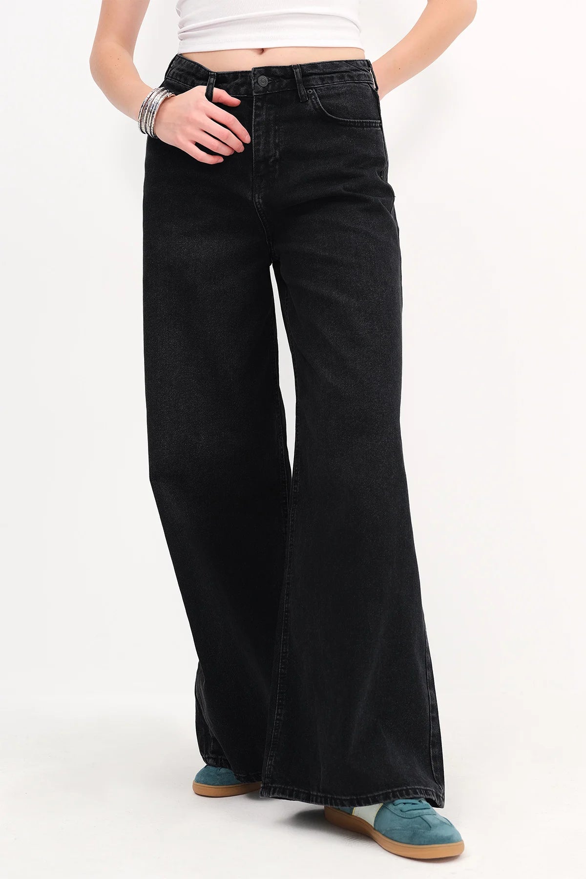 Charcoal_Wide-Leg-Jeans-addax