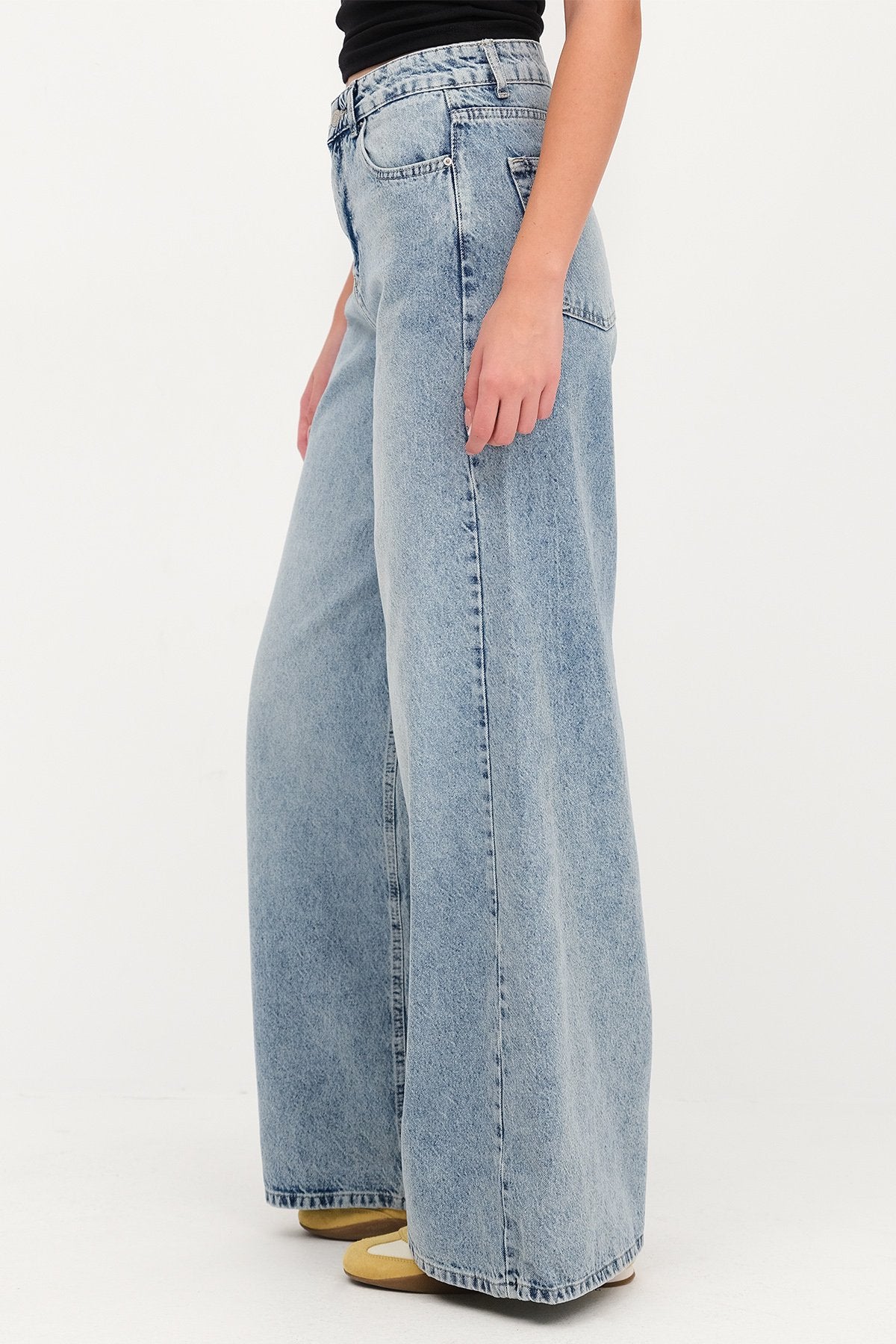 Snow-Tint_Wide-Leg-Jeans-addax