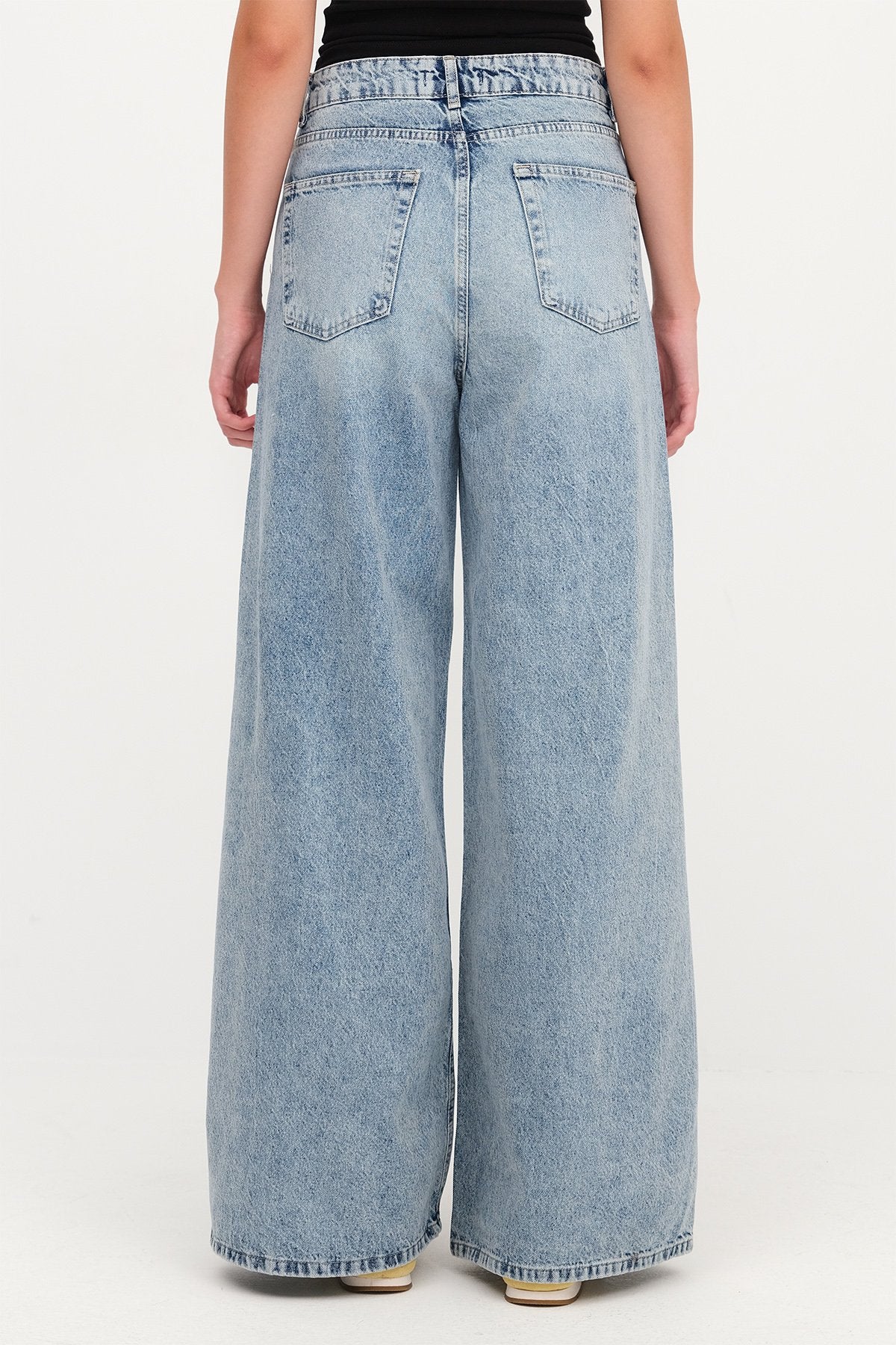 Snow-Tint_Wide-Leg-Jeans-addax