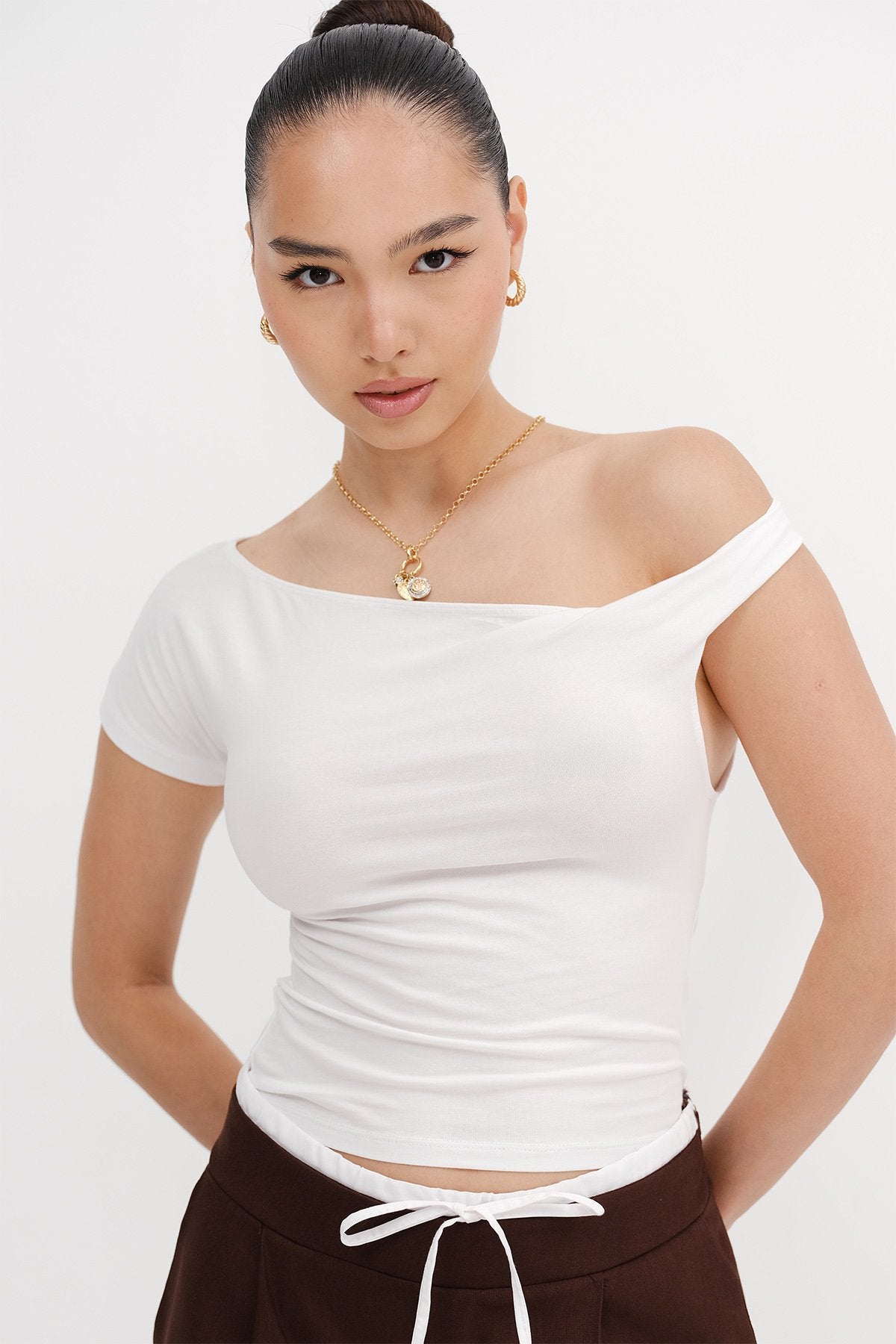 White_Basic-T-shirt-addax