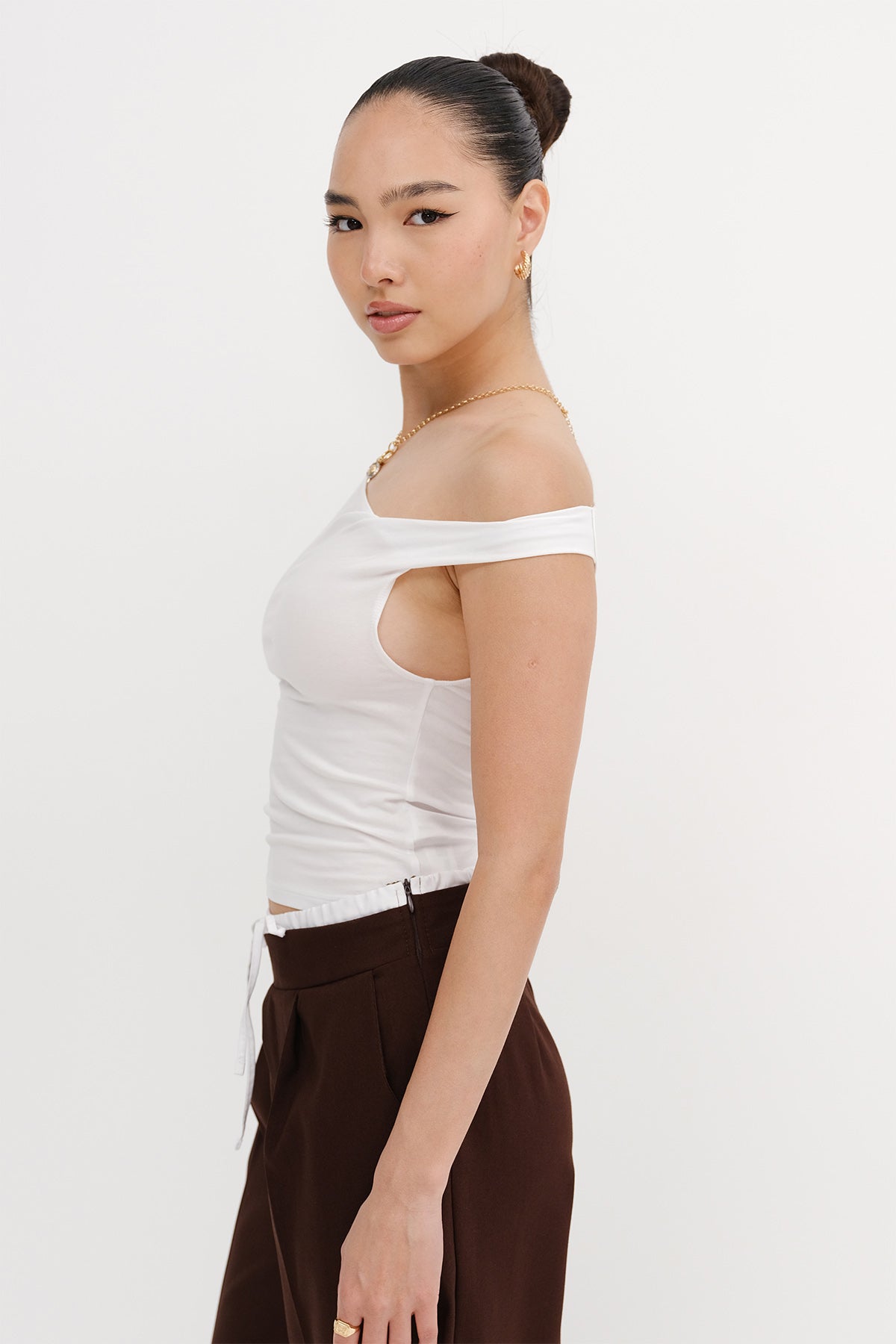 White_Basic-T-shirt-addax