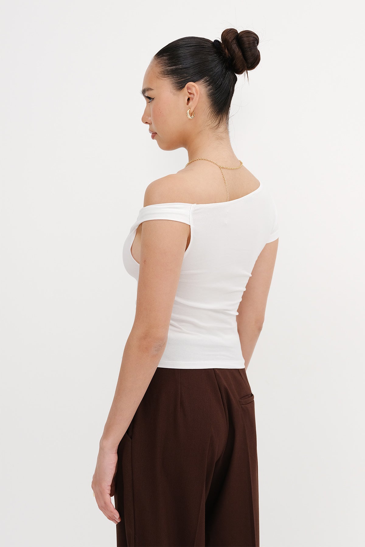 White_Basic-T-shirt-addax