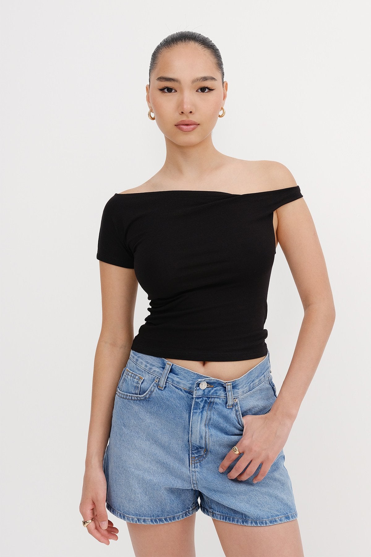 Black_Basic-T-shirt-addax