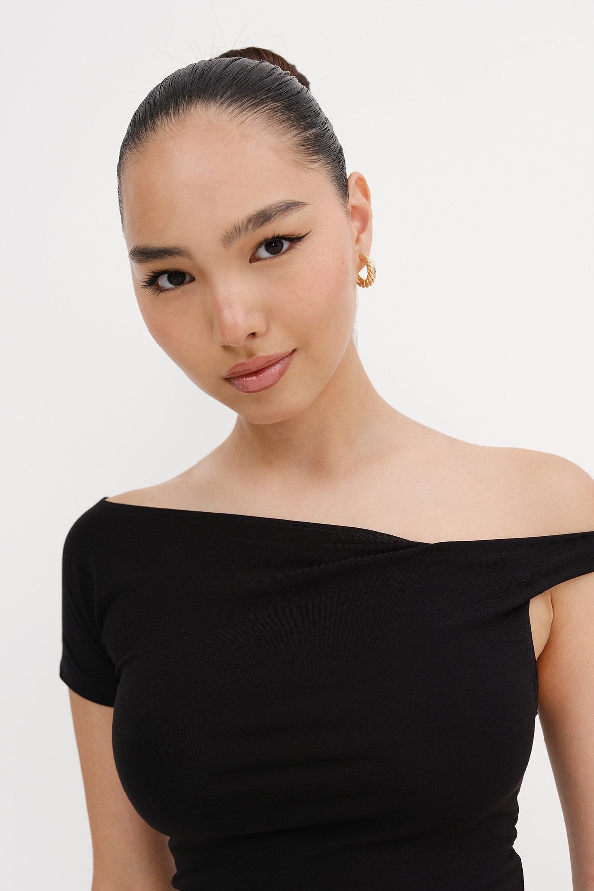 Black_Basic-T-shirt-addax