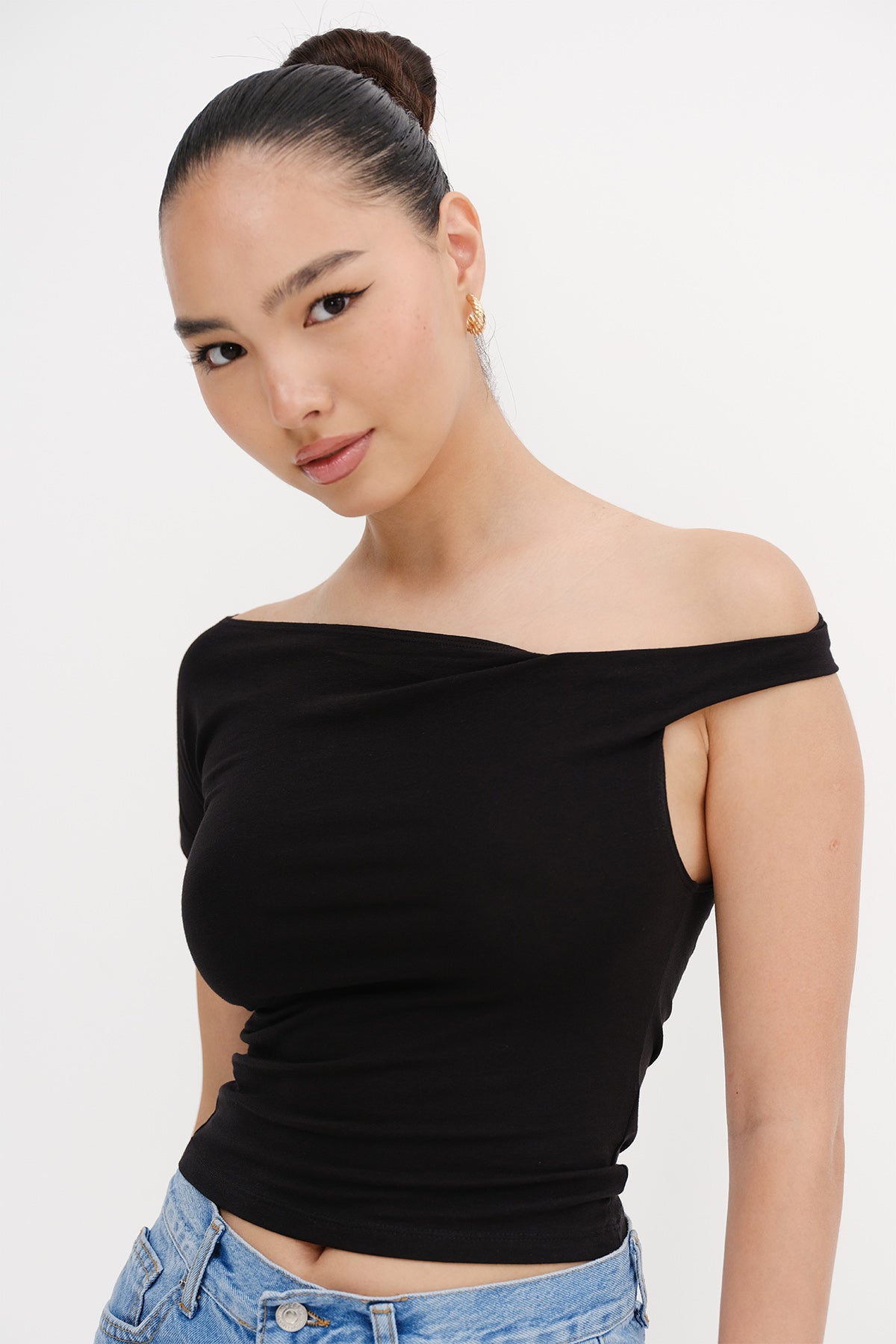 Black_Basic-T-shirt-addax