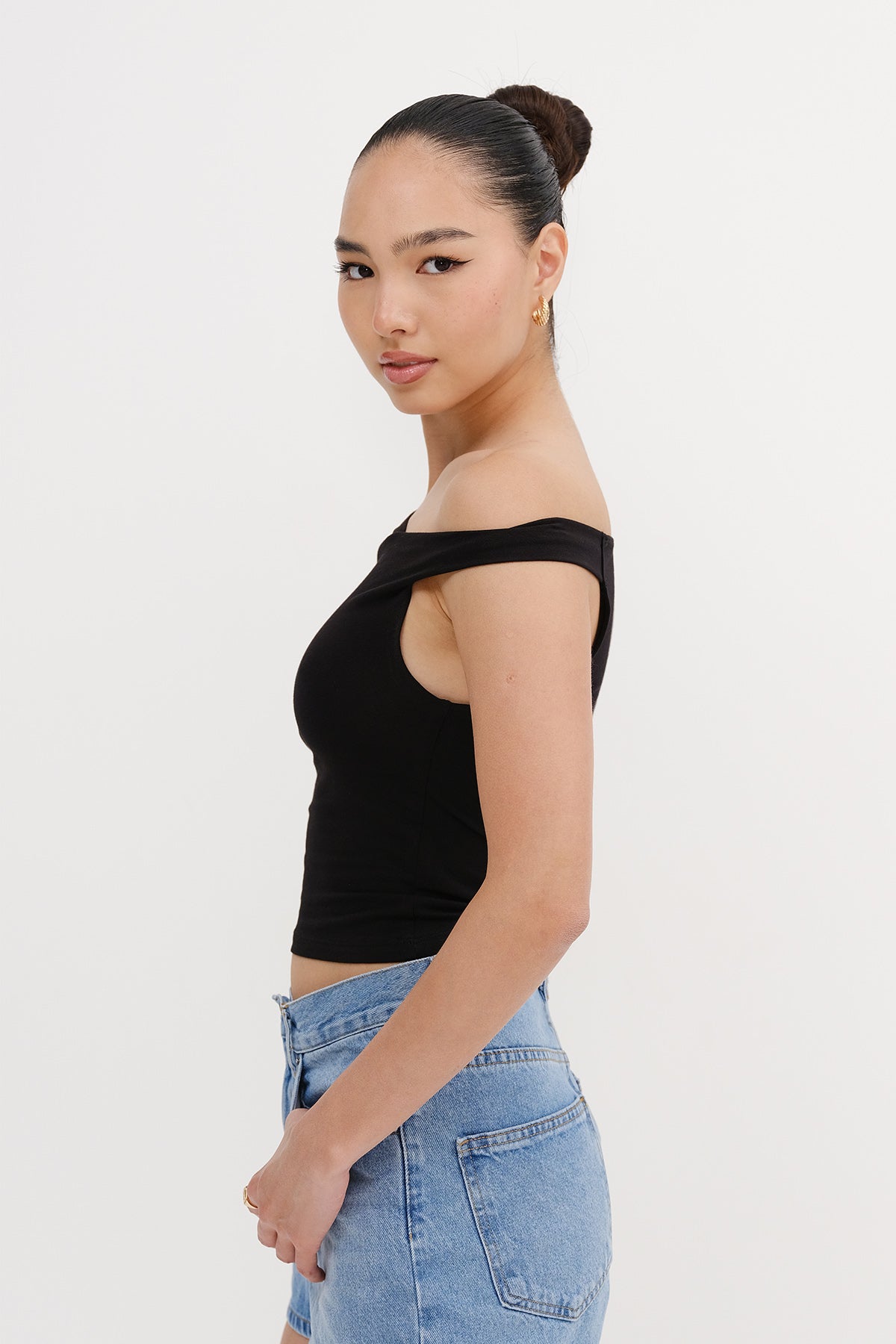 Black_Basic-T-shirt-addax