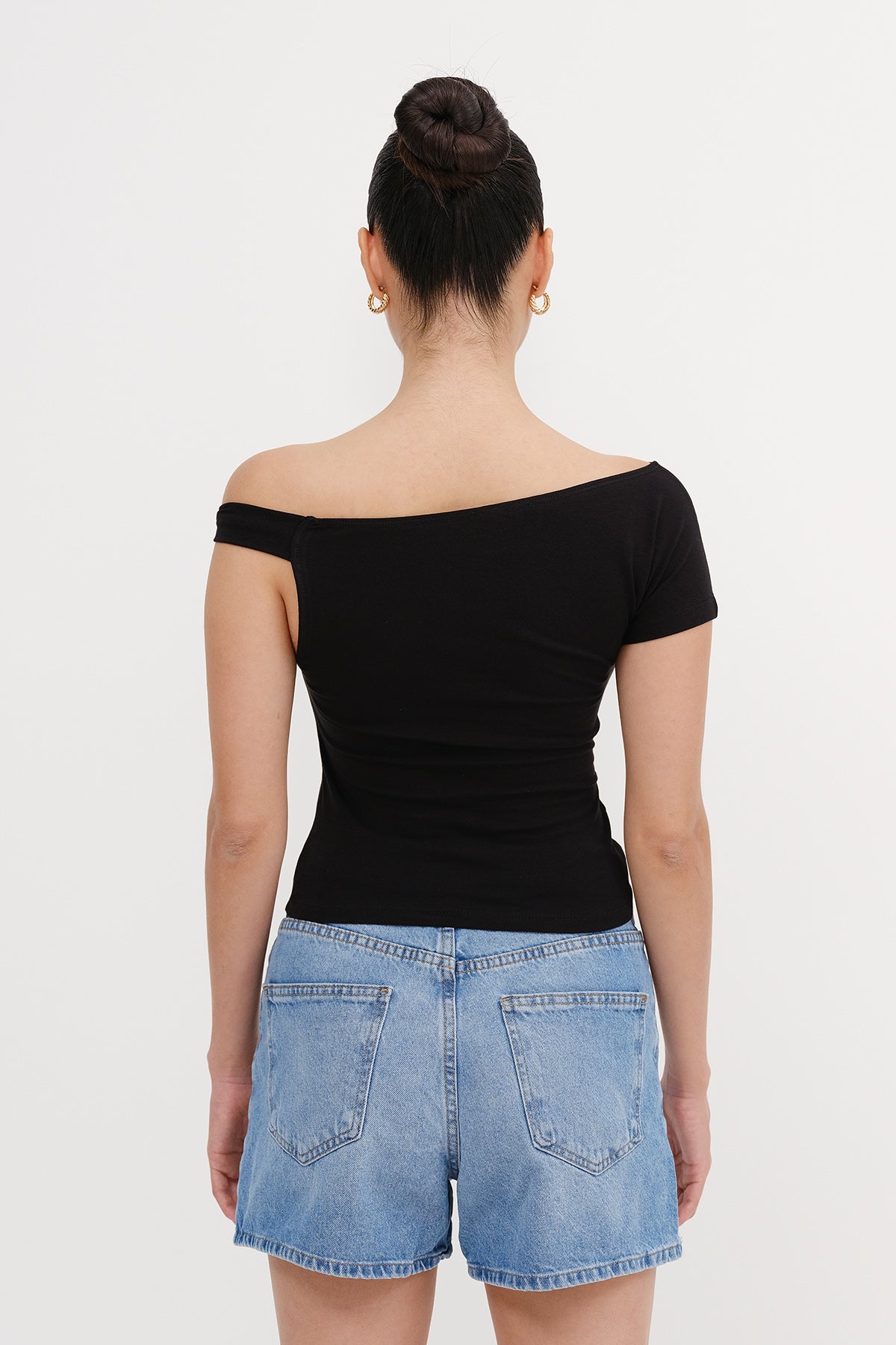 Black_Basic-T-shirt-addax