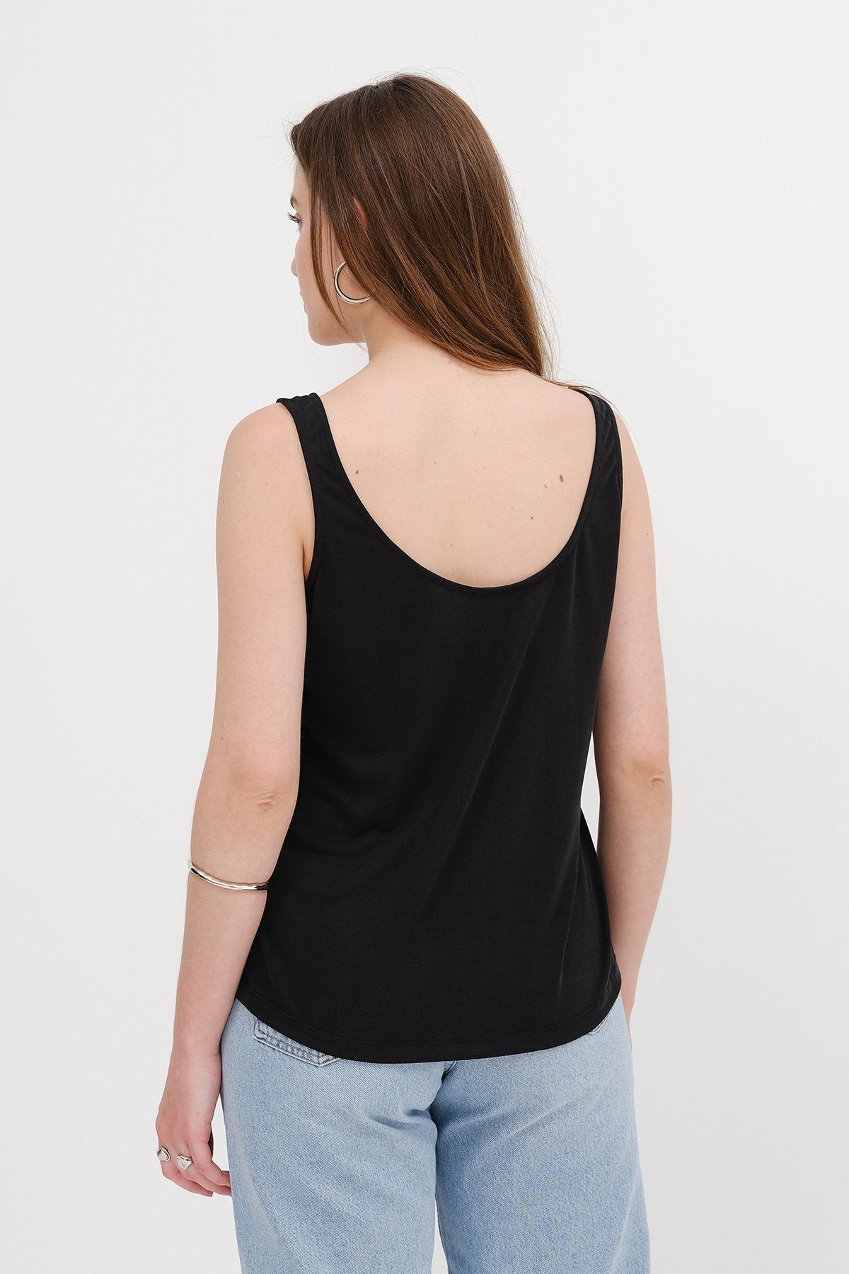 Black_U-Neck-Sleeveless-Blouse-addax