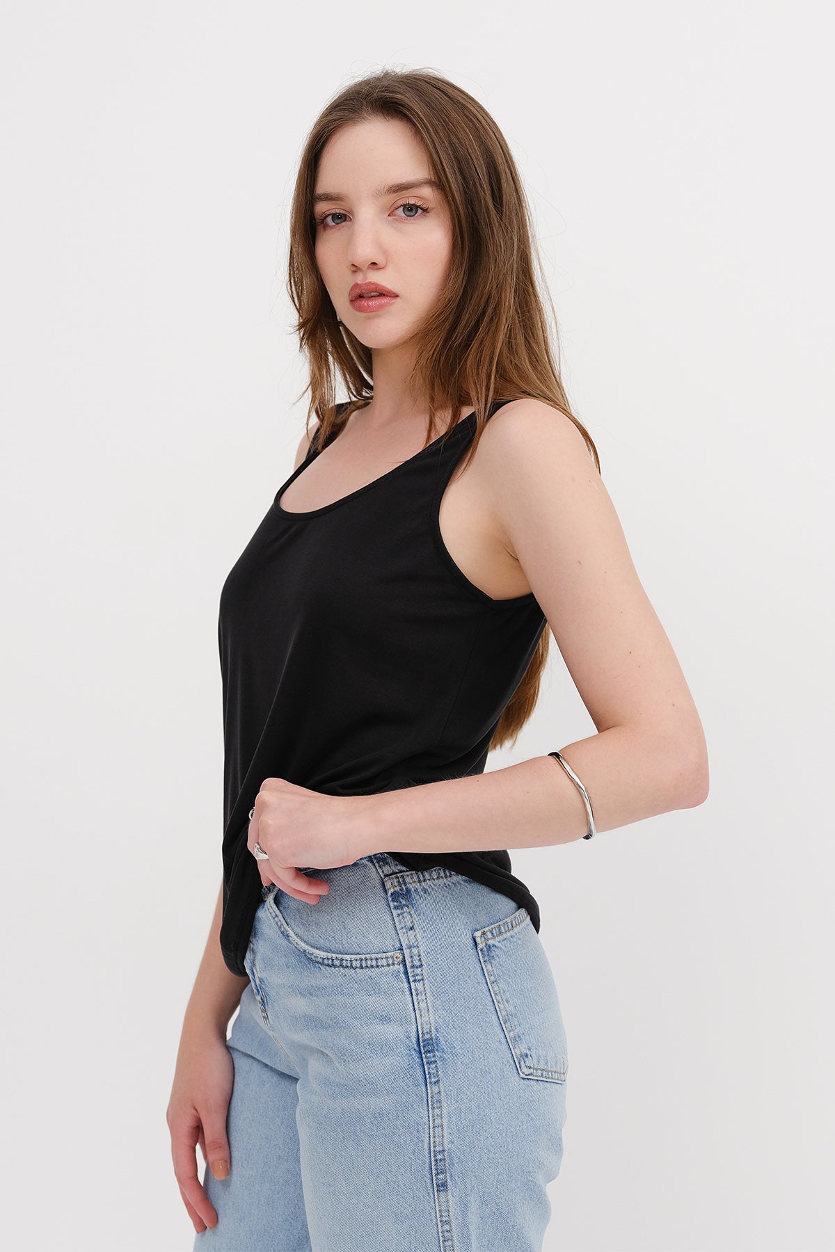 Black_U-Neck-Sleeveless-Blouse-addax
