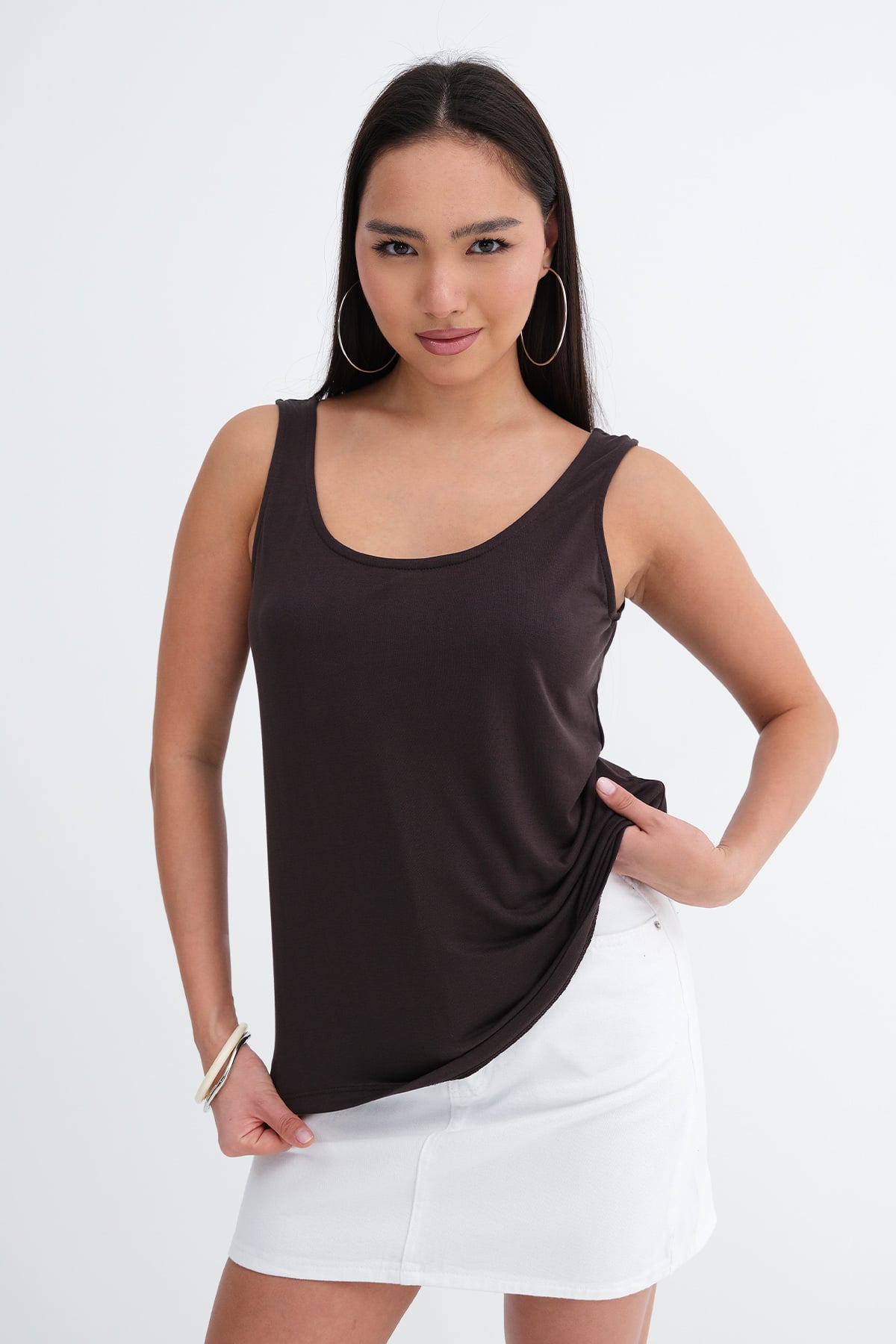 Bitter-Coffee_U-Neck-Sleeveless-Blouse-addax