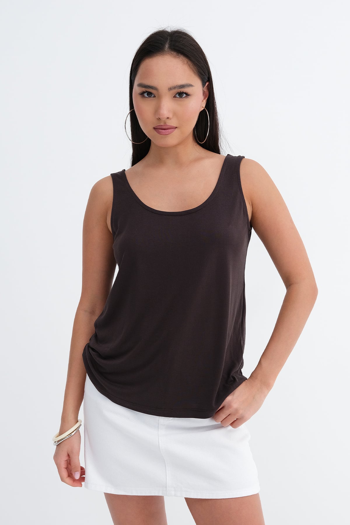 Bitter-Coffee_U-Neck-Sleeveless-Blouse-addax