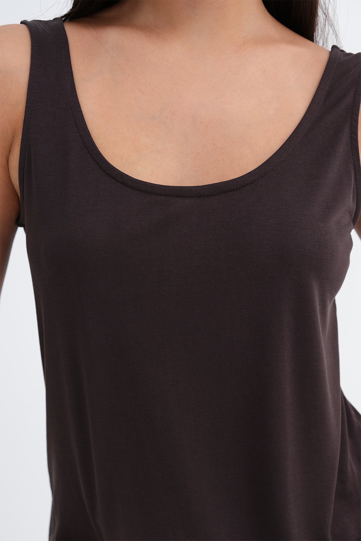 Bitter-Coffee_U-Neck-Sleeveless-Blouse-addax