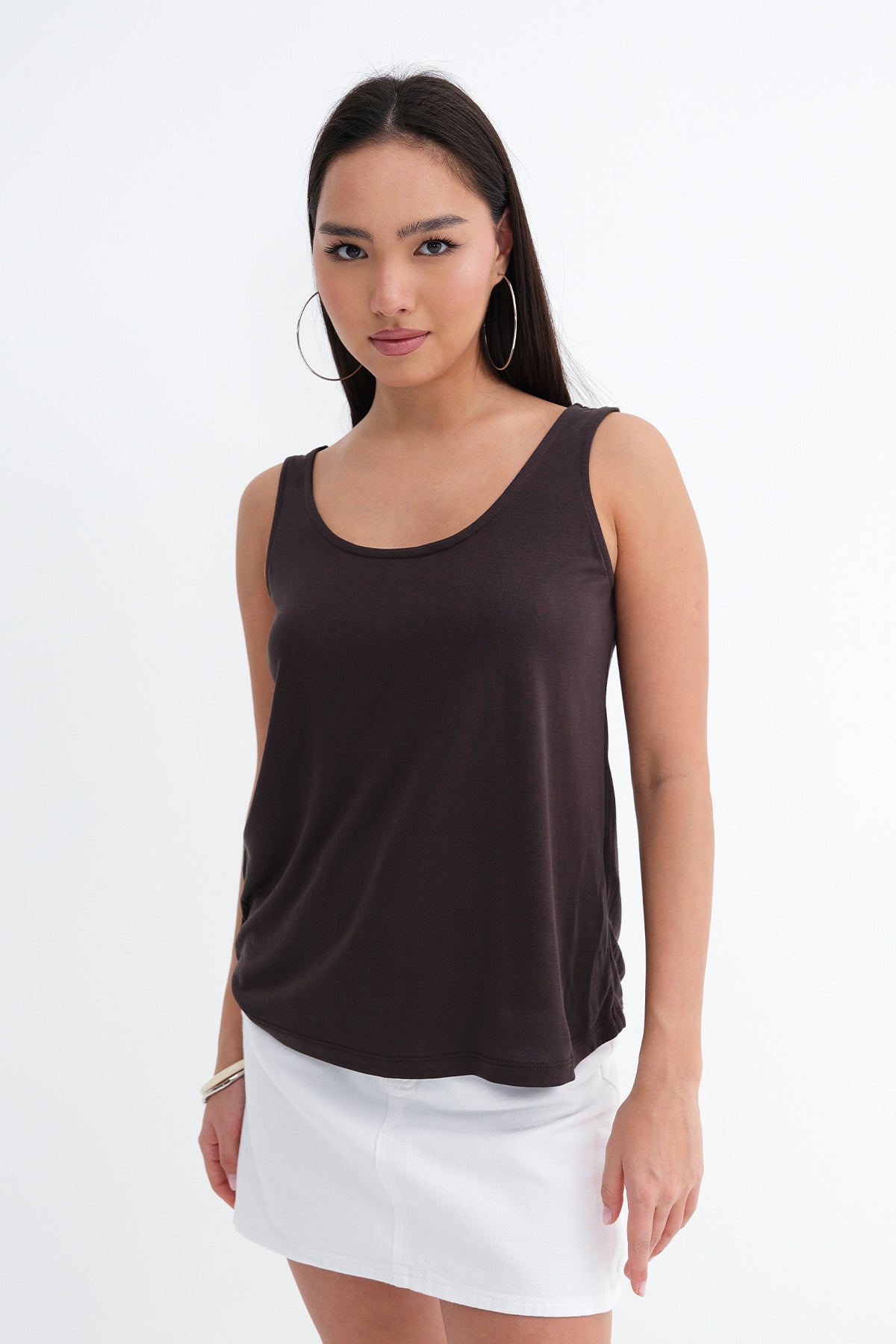Bitter-Coffee_U-Neck-Sleeveless-Blouse-addax