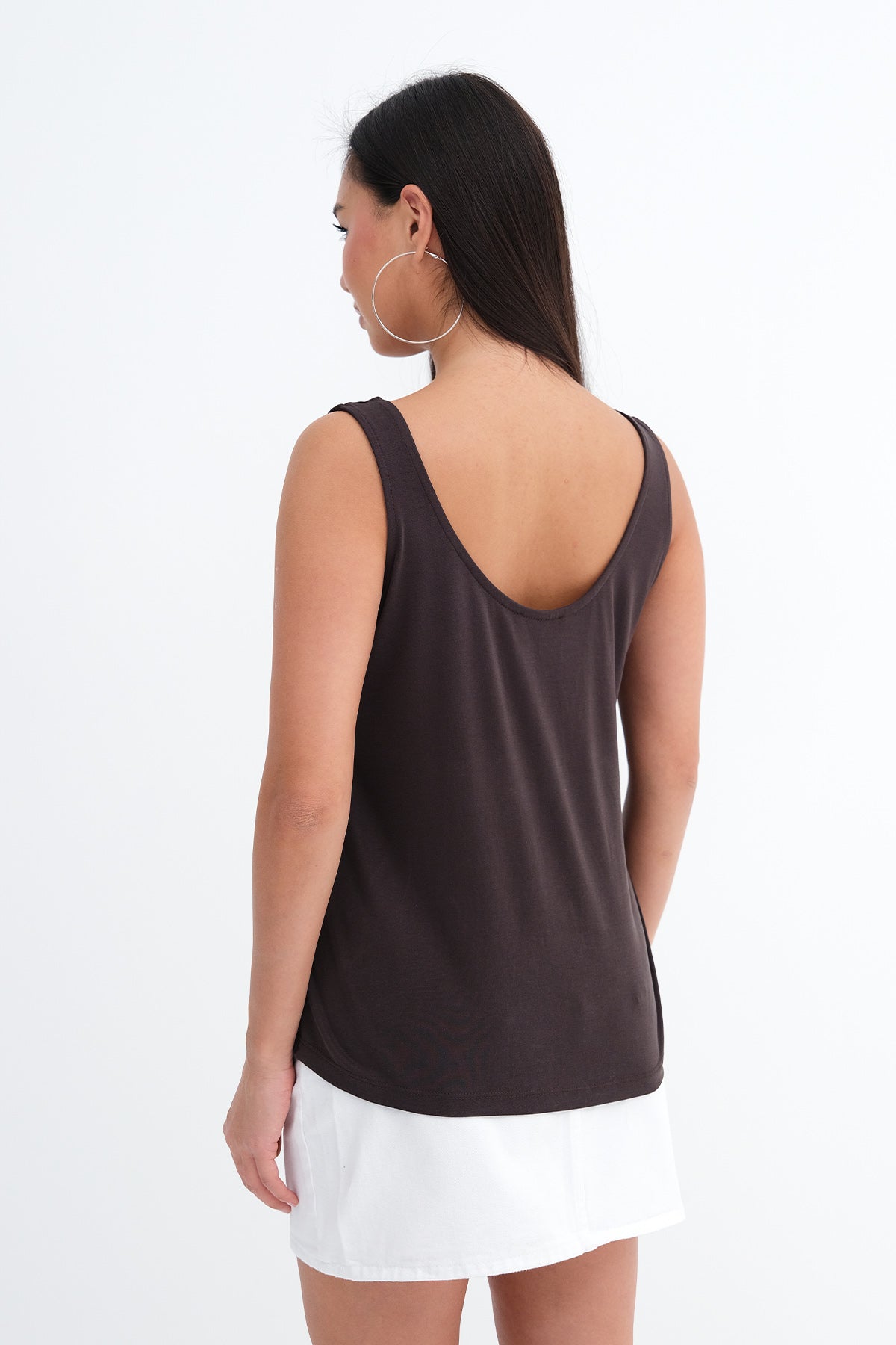 Bitter-Coffee_U-Neck-Sleeveless-Blouse-addax