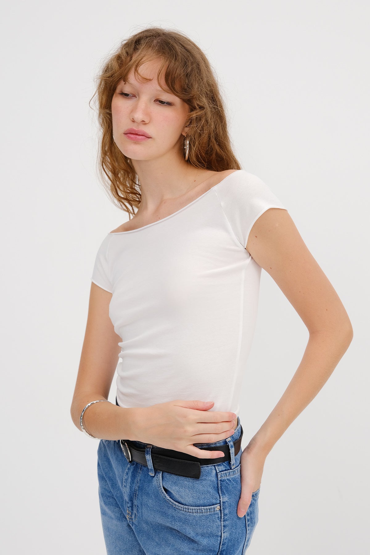 White_Boat-Neck-Basic-T-shirt-addax