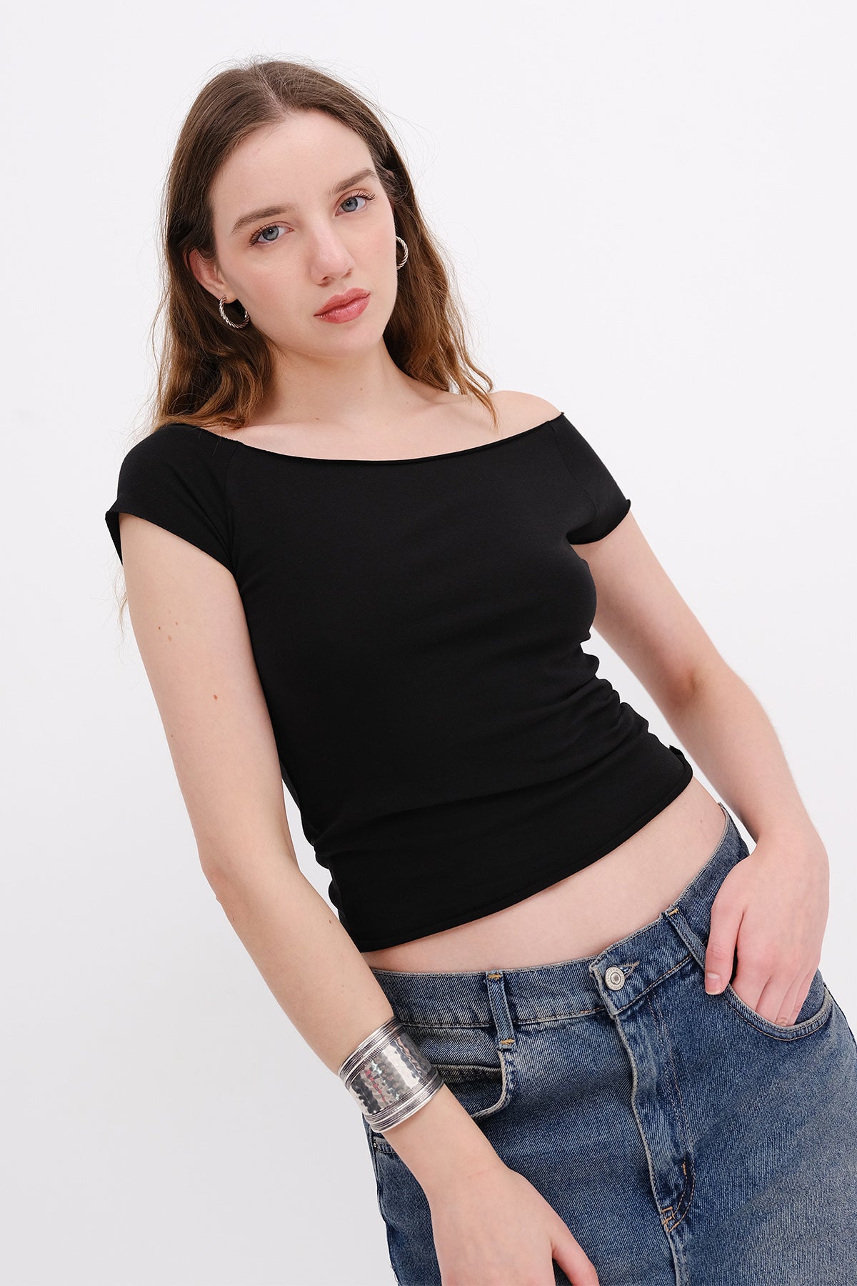 Black_Boat-Neck-Basic-T-shirt-addax