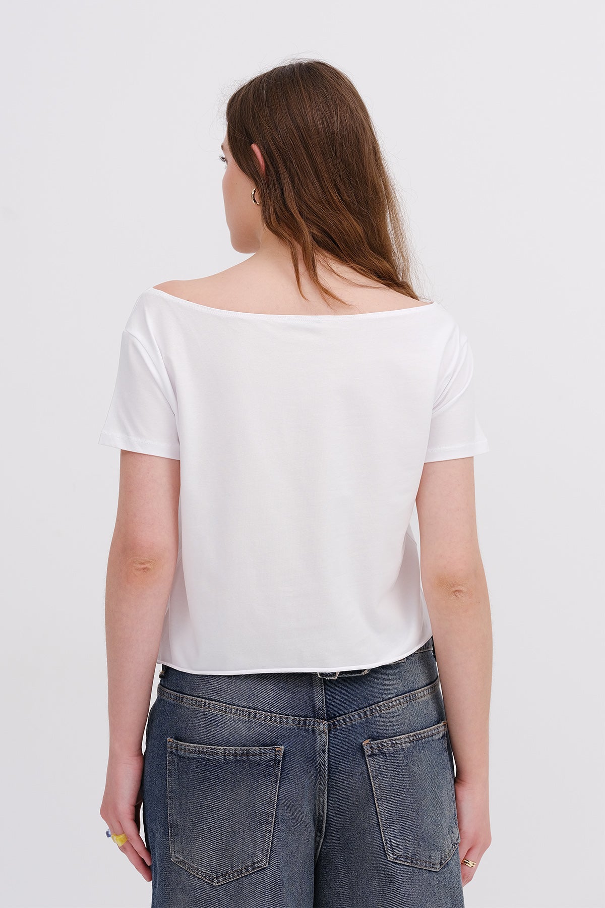 White_Boat-Neck-Printed-T-shirt-addax