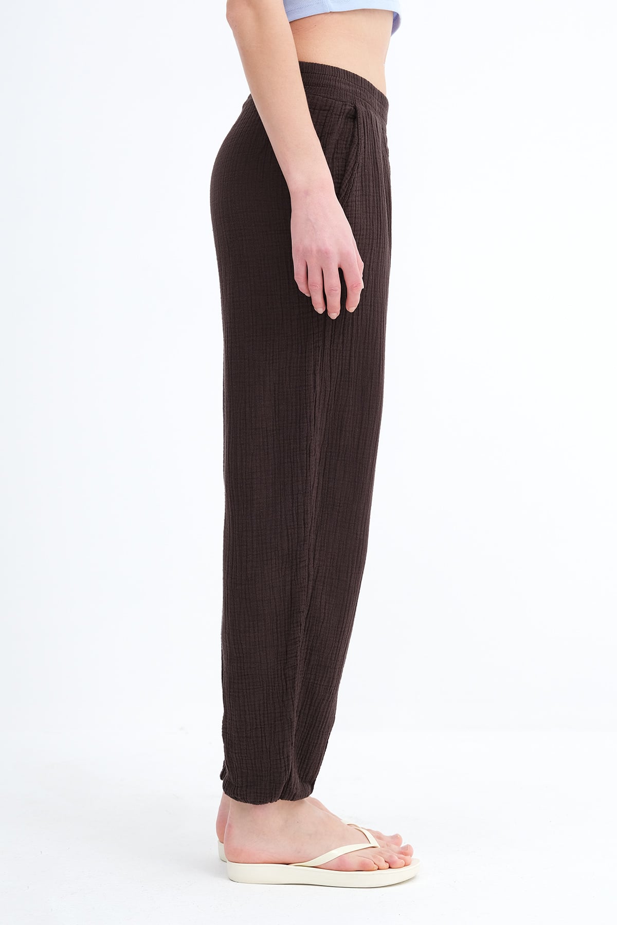 Bitter-Coffee_Jogger-Pants-with-Elastic-addax