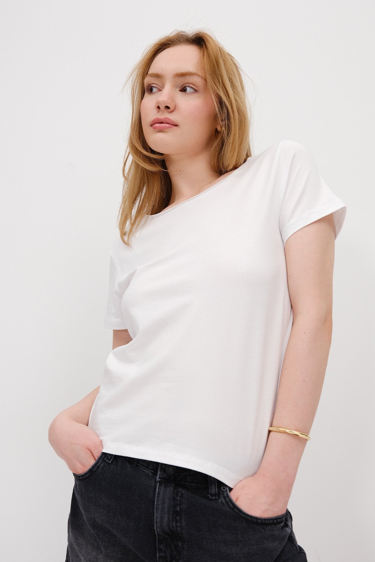 White_Boat-Neck-Basic-T-shirt-addax