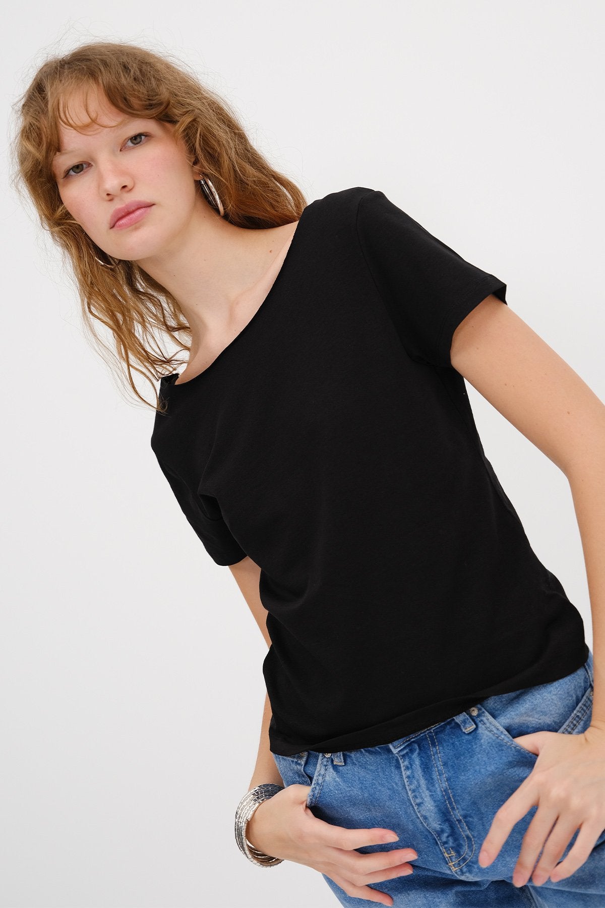 Black_Boat-Neck-Basic-T-shirt-addax