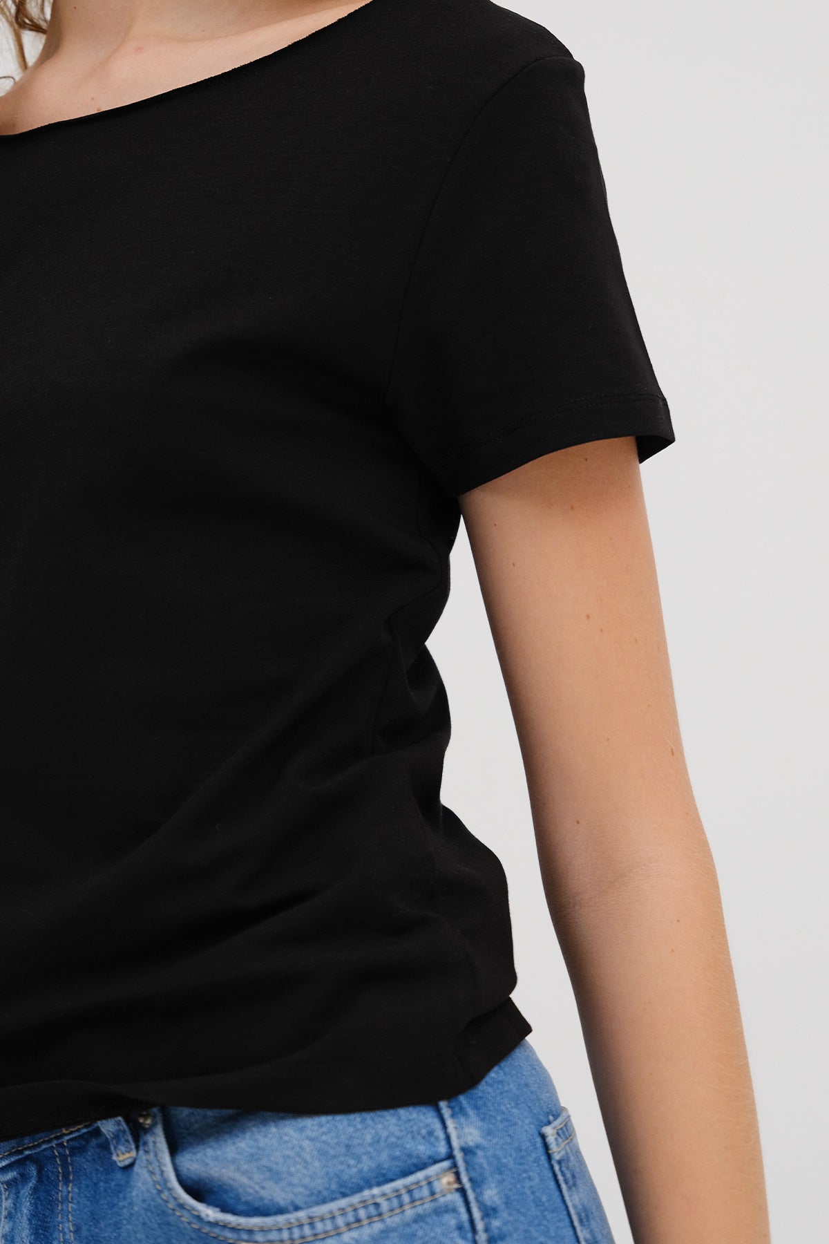 Black_Boat-Neck-Basic-T-shirt-addax