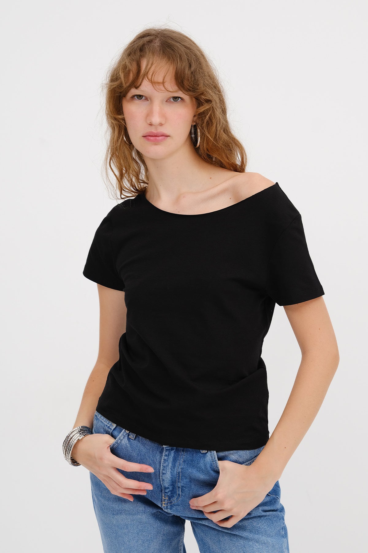 Black_Boat-Neck-Basic-T-shirt-addax