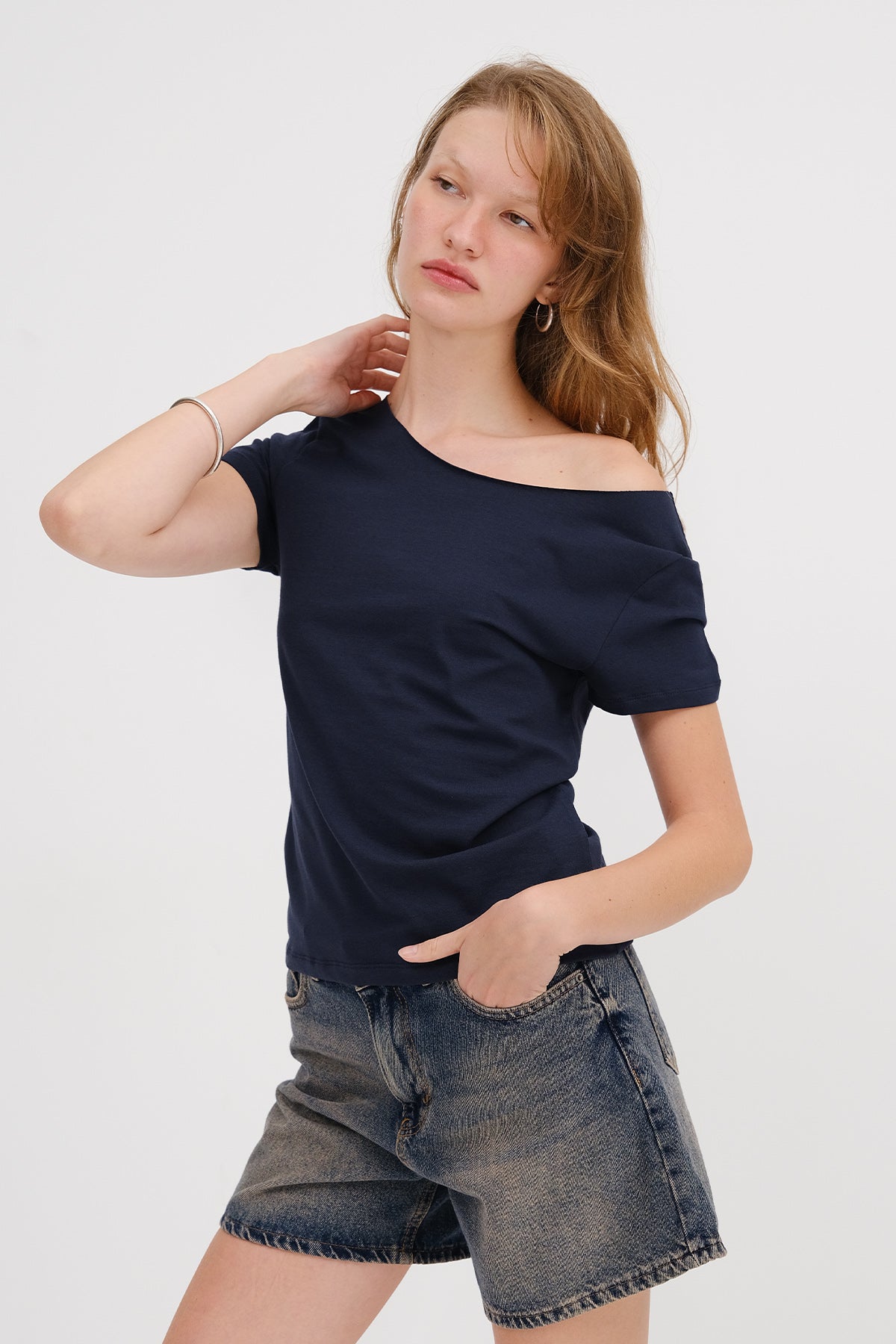 Night-Blue_Boat-Neck-Basic-T-shirt-addax