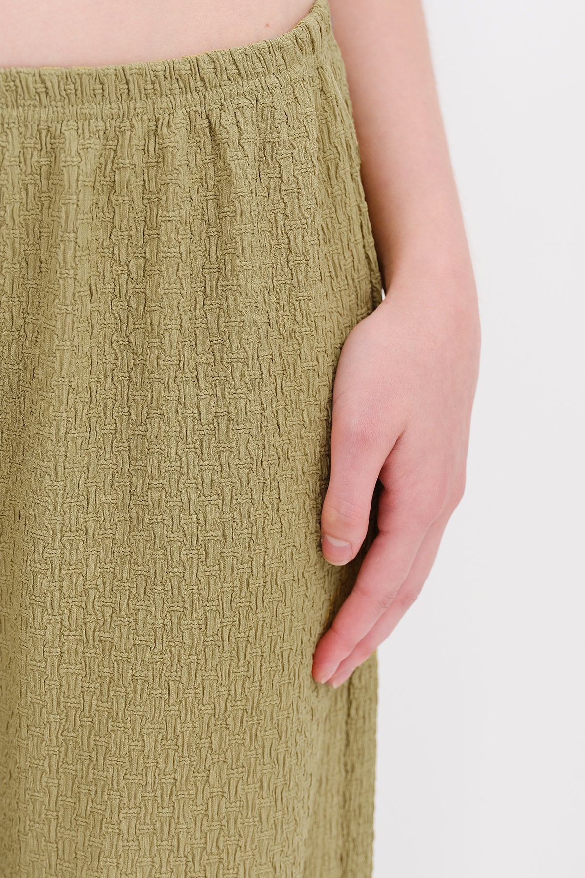 Olive_Textured-Pants-with-Elastic-Waist-addax