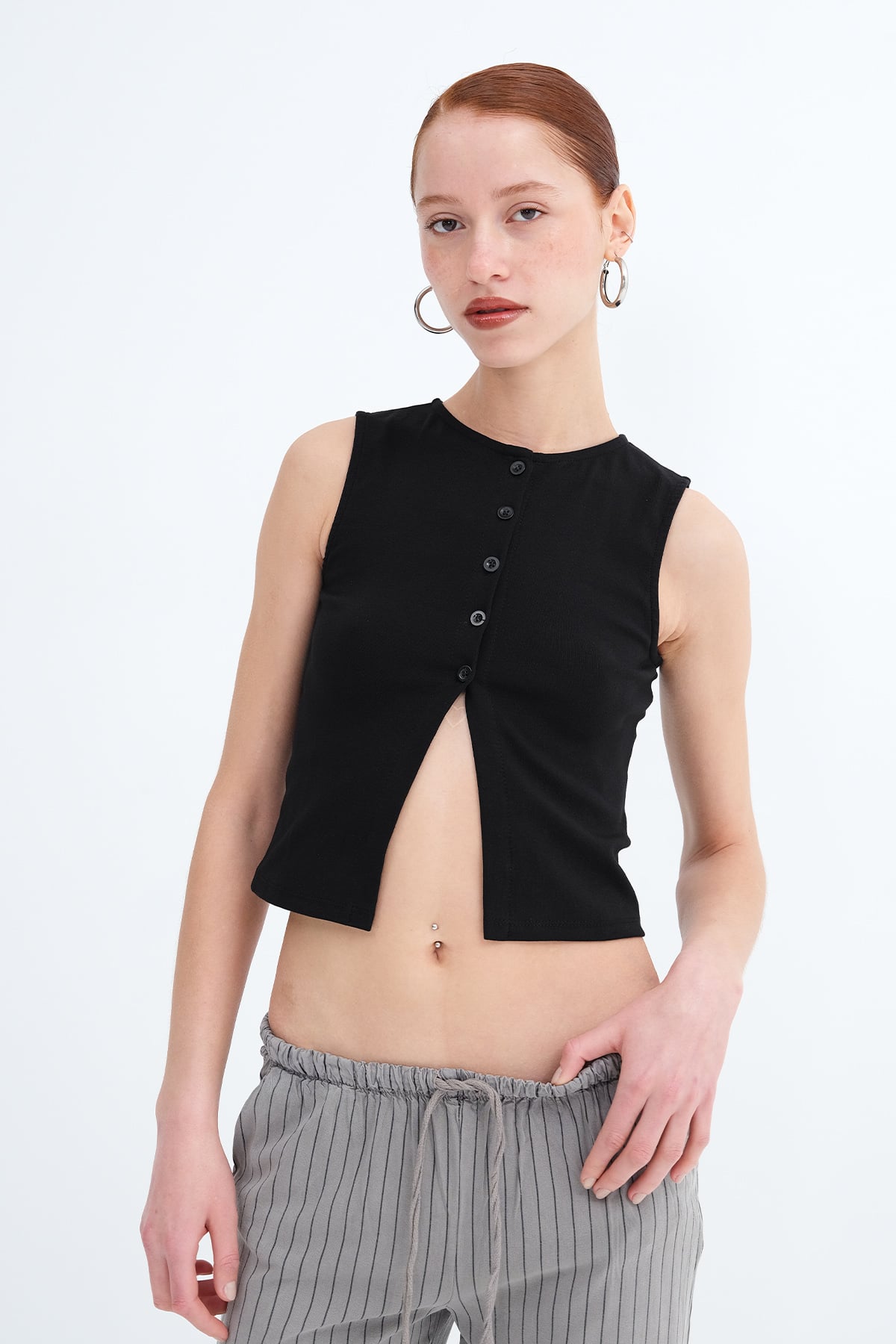 Black_Sleeveless-Buttoned-Blouse-addax