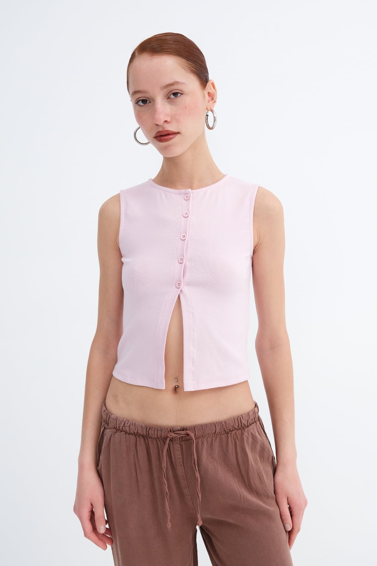 Lotus_Sleeveless-Buttoned-Blouse-addax